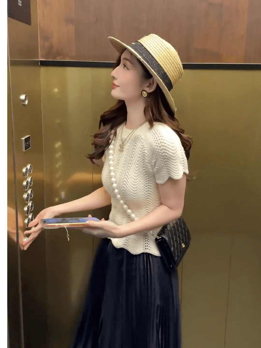 프랑스식 레트로 물결무늬 측면 홀로우 아웃 반팔 니트 스웨터 여성 여름 몸매 가꾸기 슬림해 보이는 고유 한 아름다운 쇼트 스타일 맨위 얇은