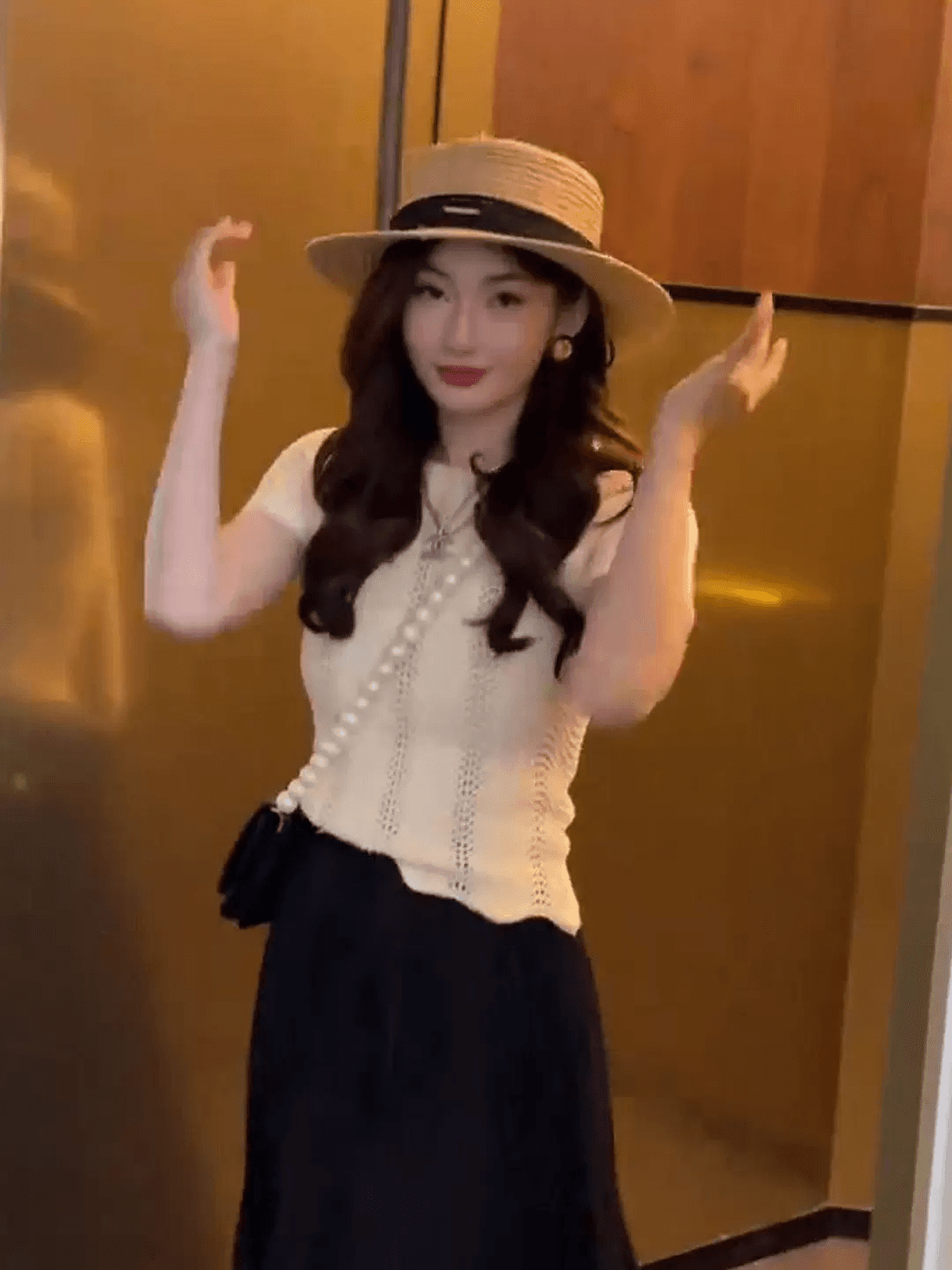 프랑스식 레트로 물결무늬 측면 홀로우 아웃 반팔 니트 스웨터 여성 여름 몸매 가꾸기 슬림해 보이는 고유 한 아름다운 쇼트 스타일 맨위 얇은 이미지 2