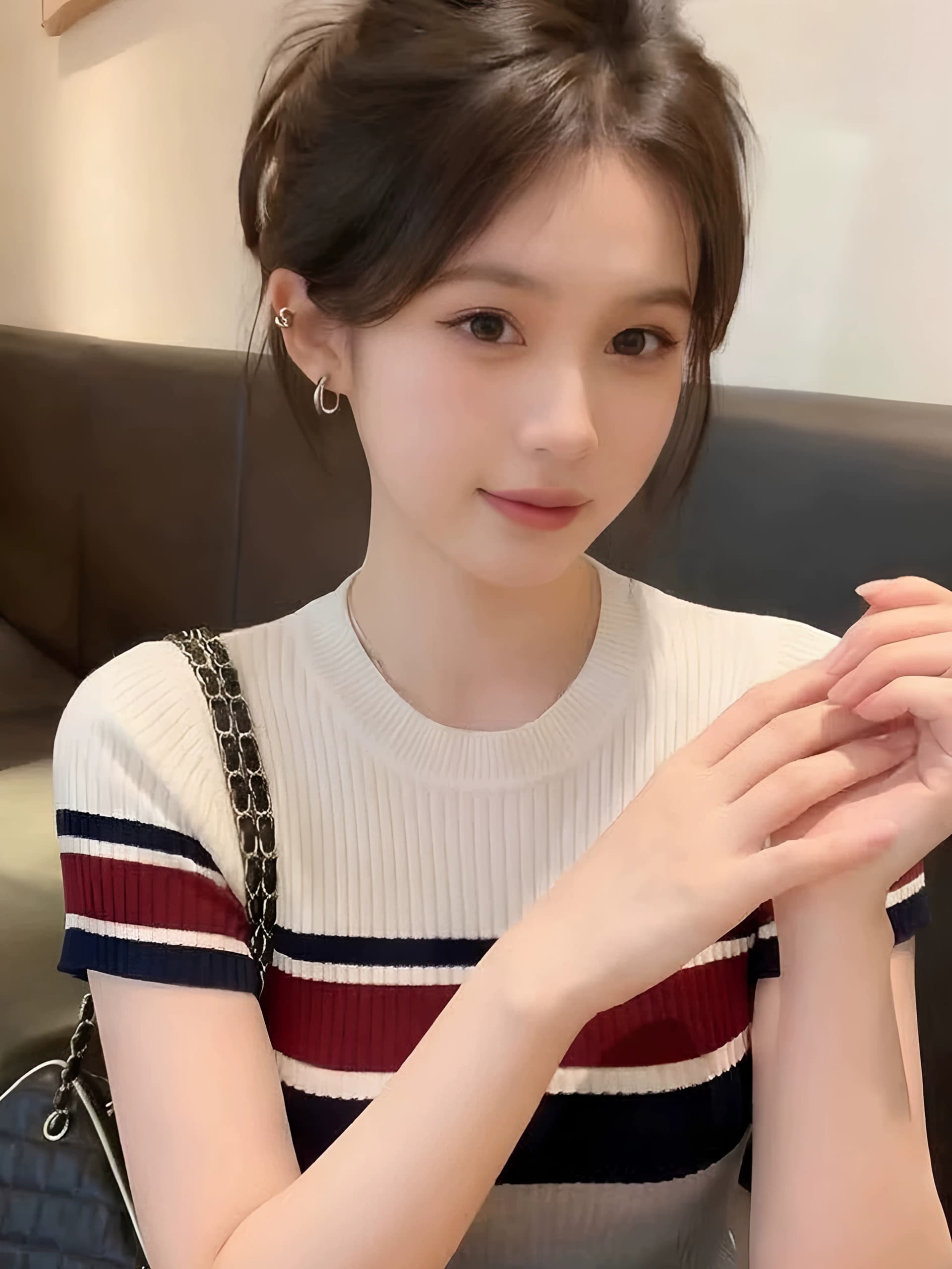 빛 요리 한 바람 라운드 넥 배색 스트라이프 반팔 니트 스웨터 여성 2026 여름 새로운 품격 슬림해 보이는 고급 센스 맨위 이미지 2
