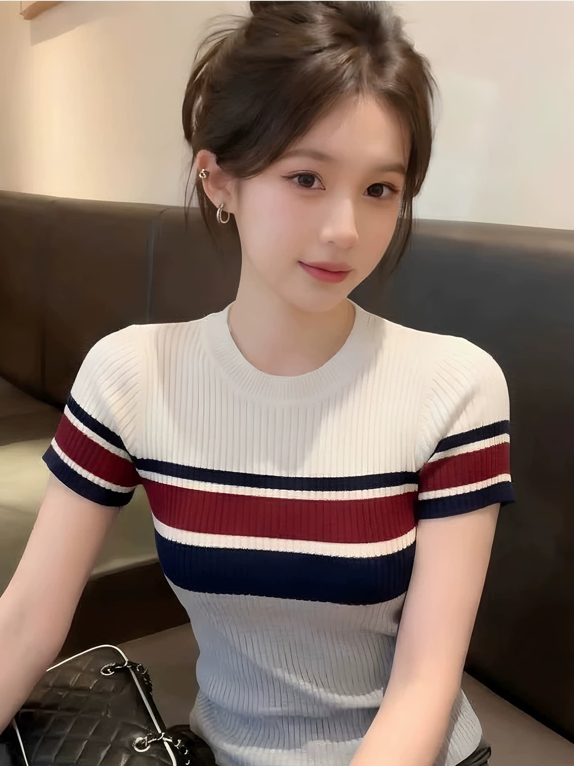 빛 요리 한 바람 라운드 넥 배색 스트라이프 반팔 니트 스웨터 여성 2026 여름 새로운 품격 슬림해 보이는 고급 센스 맨위 이미지 4