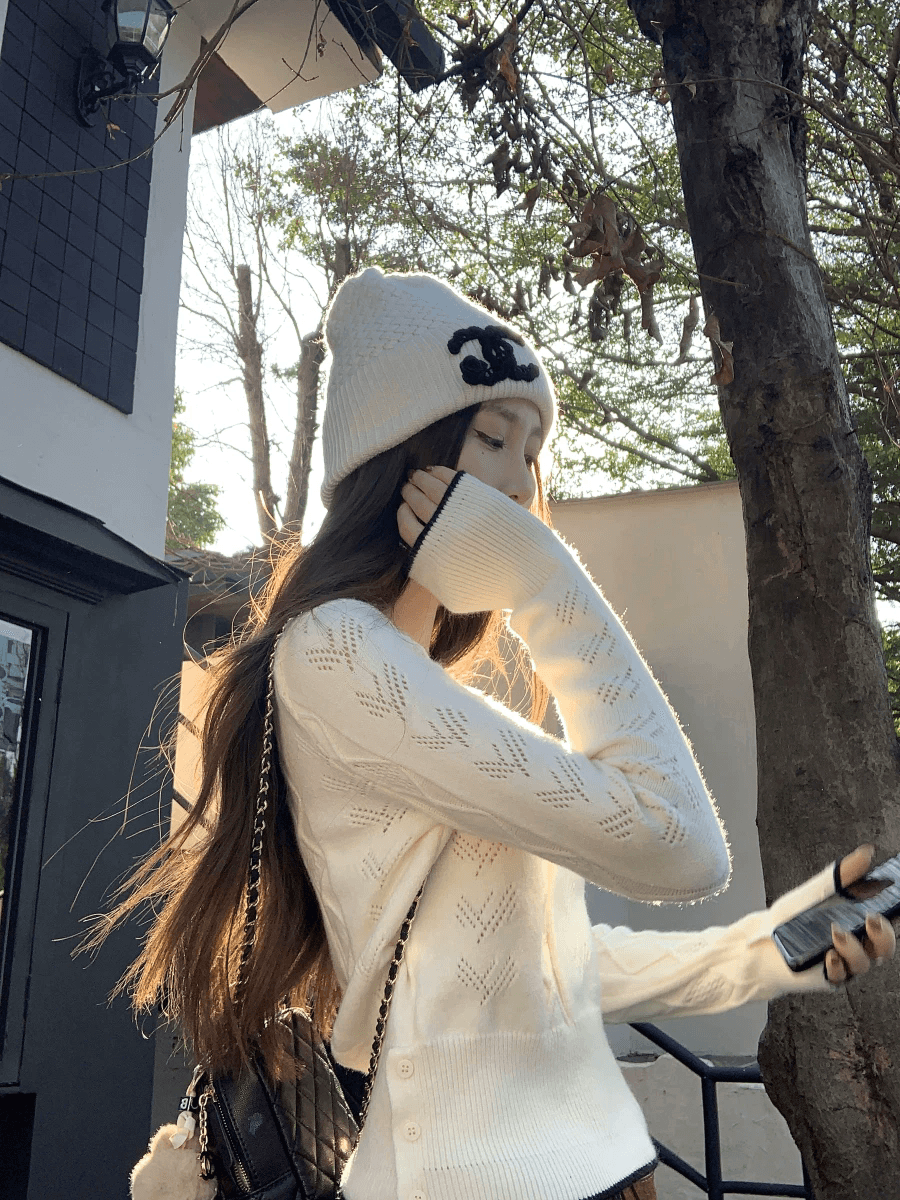 한 부서 디자인 센스 배색 홀로우 아웃 긴팔 스웨터 여성 의류 겨울 작은 대중 부드러운 찹쌀 쇼트 스타일 인사이드 가져 가라. 니트 스웨터 맨위 상세 이미지 3