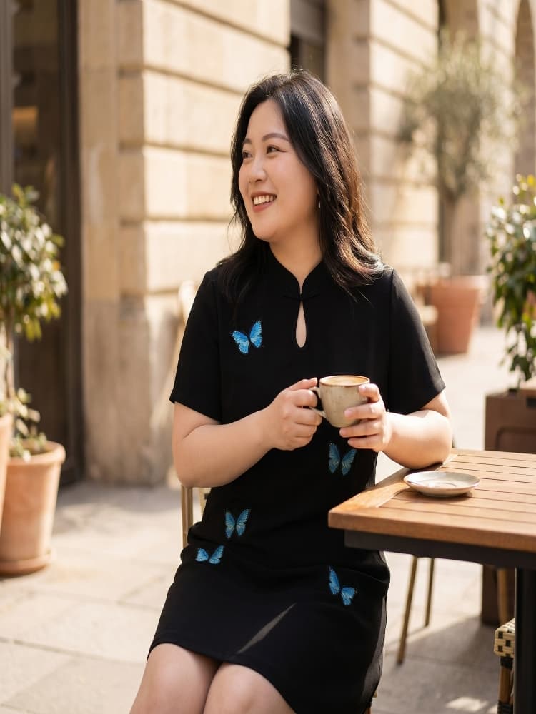 실사 빅 사이즈 여성 의류 2026 새로운 파란색 나비 패치워크 새로운 중식 드레스 지방 mm 품격 치파오 드레스 상세 이미지 6