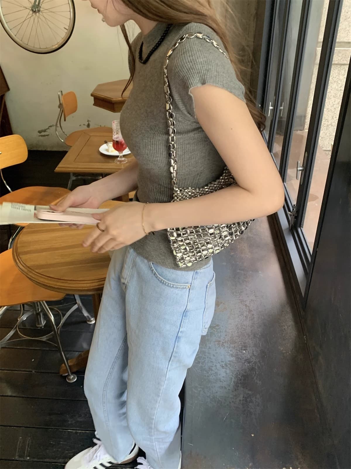 Chic 여름 프랑스식 라운드 넥 홀로우 아웃 티셔츠 여성 고급 센스 얼음 실크 니트 반팔 불규칙 몸매 가꾸기 맨위 상세 이미지 11