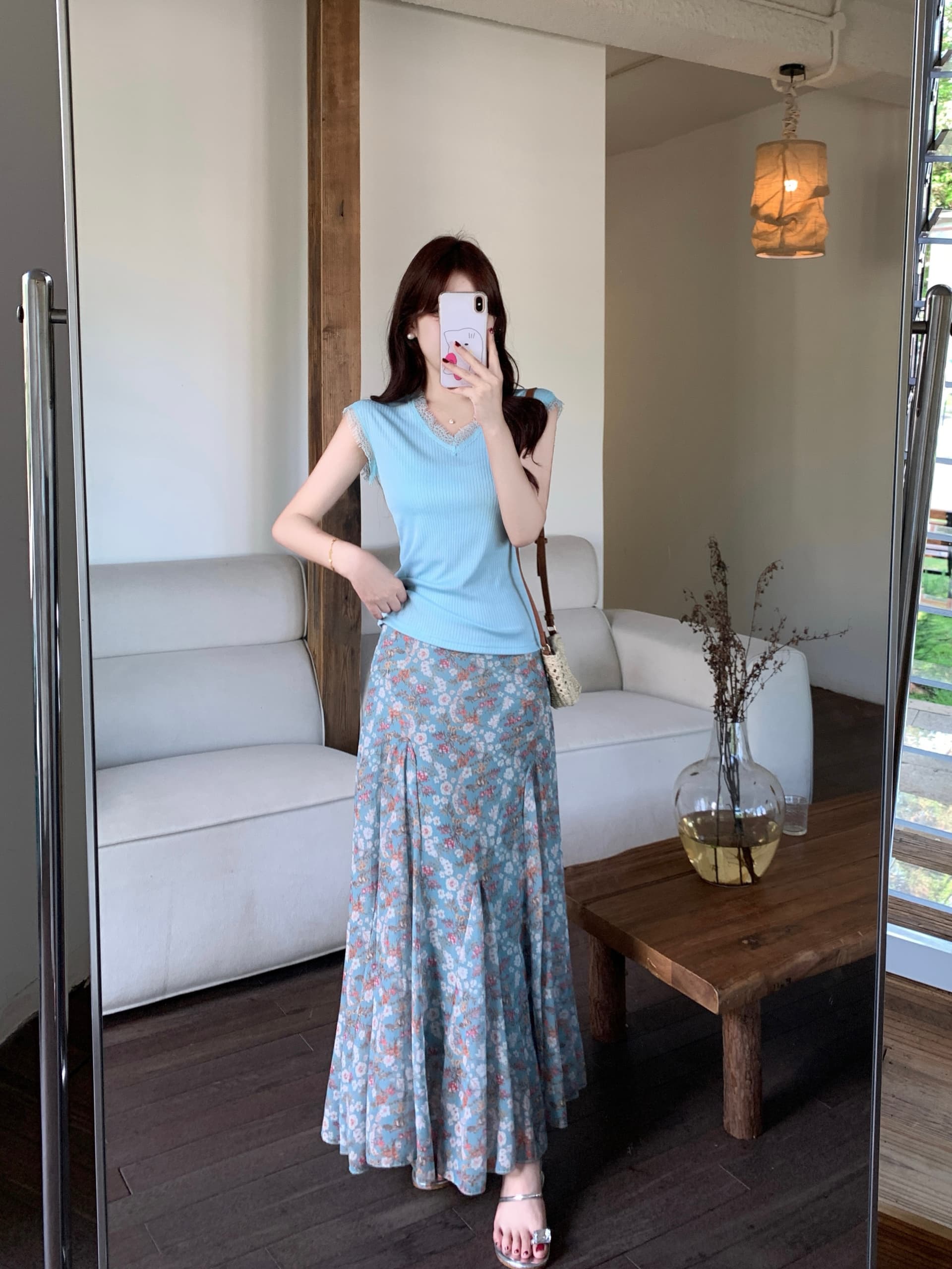 실사 2026 여름 새로운 그레이트 봐라. 프랑스식 레트로 하이웨이스트 한 마디 꽃무늬 반 스커트 파란색 V넥 반팔 맨위 상세 이미지 4