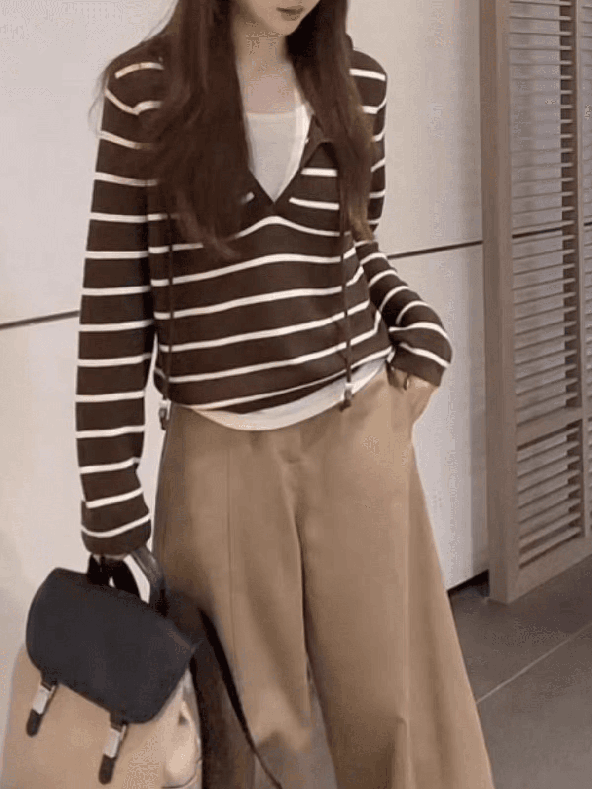 새로운 이른 가을 한 부서 작은 대중 루즈핏 캐주얼 여자 모자 셔츠 페이크 레이어드 후드 스트라이프 니트 스웨터 이미지 2