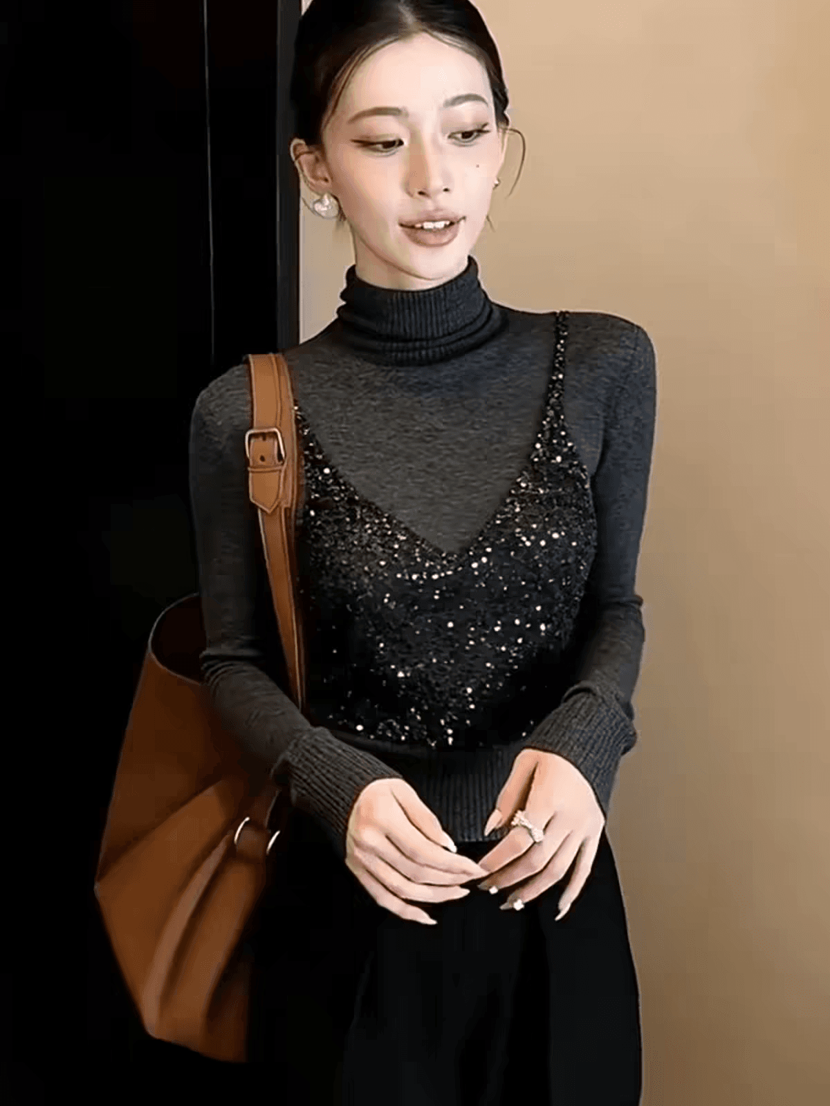 유럽 상품 고급 긴팔 2026 년 가을 의상 니트 스웨터 페이크 레이어드 디자인 센스 스팽글 기본 셔츠 맨위 여성 상세 이미지 4