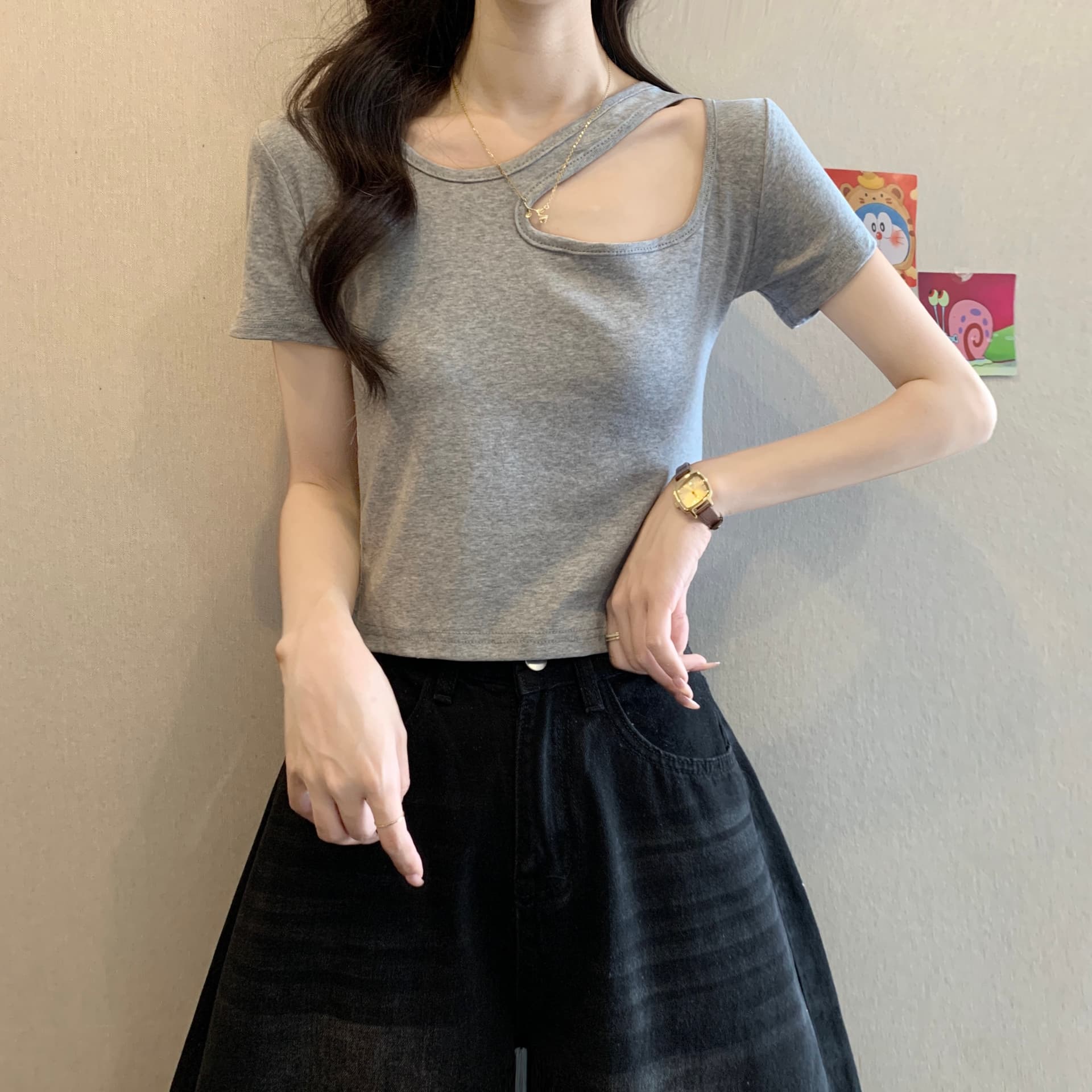 정가 실사 새로운 디자인 센스 홀로우 아웃 처음 쇄골 몸매 가꾸기 슬림해 보이는 디스플레이 높음 쇼트 스타일 반팔 맨위 이미지 2