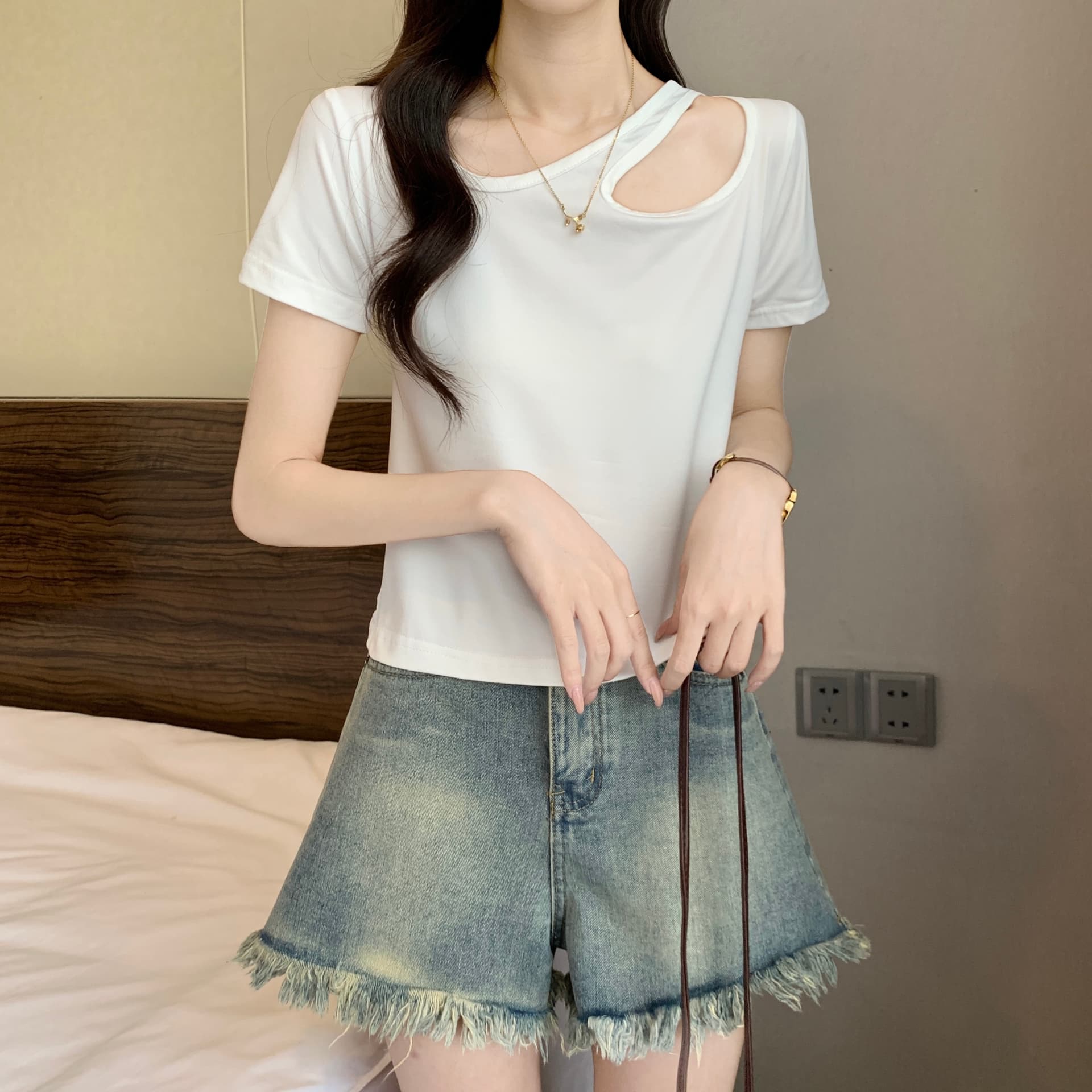 정가 실사 새로운 디자인 센스 홀로우 아웃 처음 쇄골 몸매 가꾸기 슬림해 보이는 디스플레이 높음 쇼트 스타일 반팔 맨위 상세 이미지 9