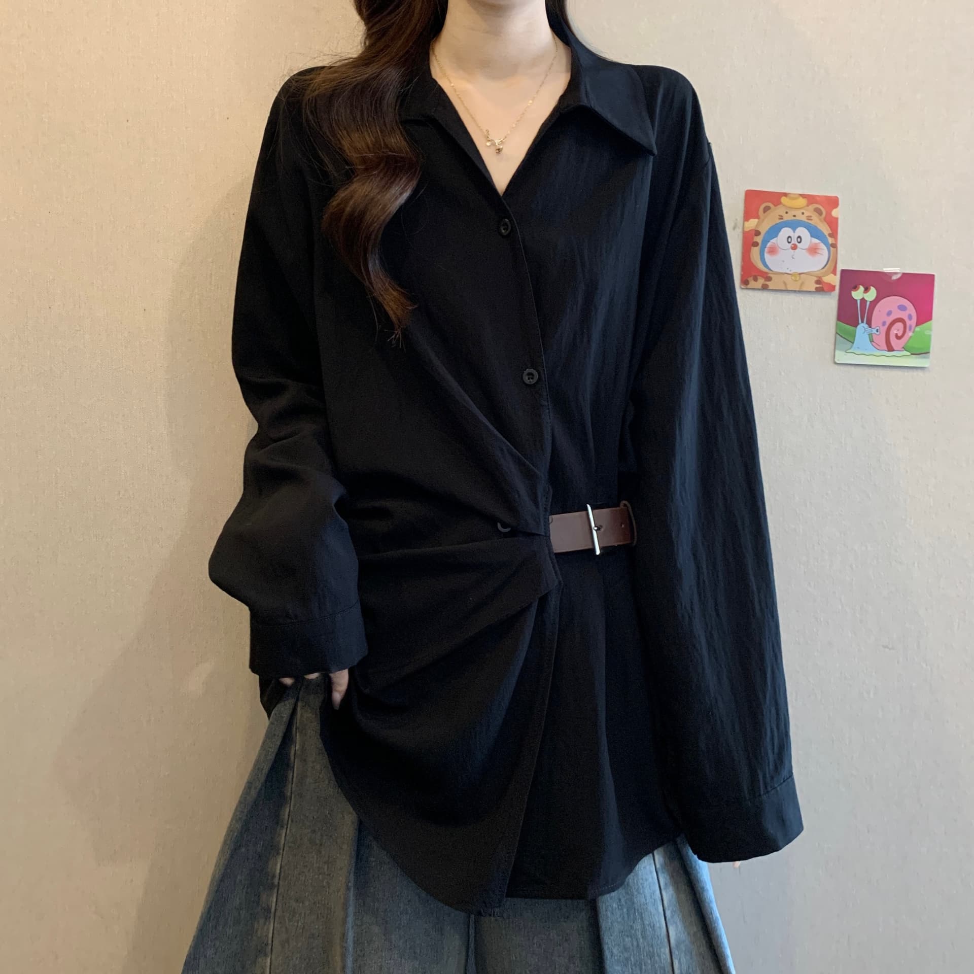 2026 가을 새로운 프랑스식 불규칙 POLO 칼라 긍정적 인 어깨 셔츠 빅 사이즈 지방 mm 허리 수축 슬림해 보이는 고유 한 맨위 상세 이미지 3