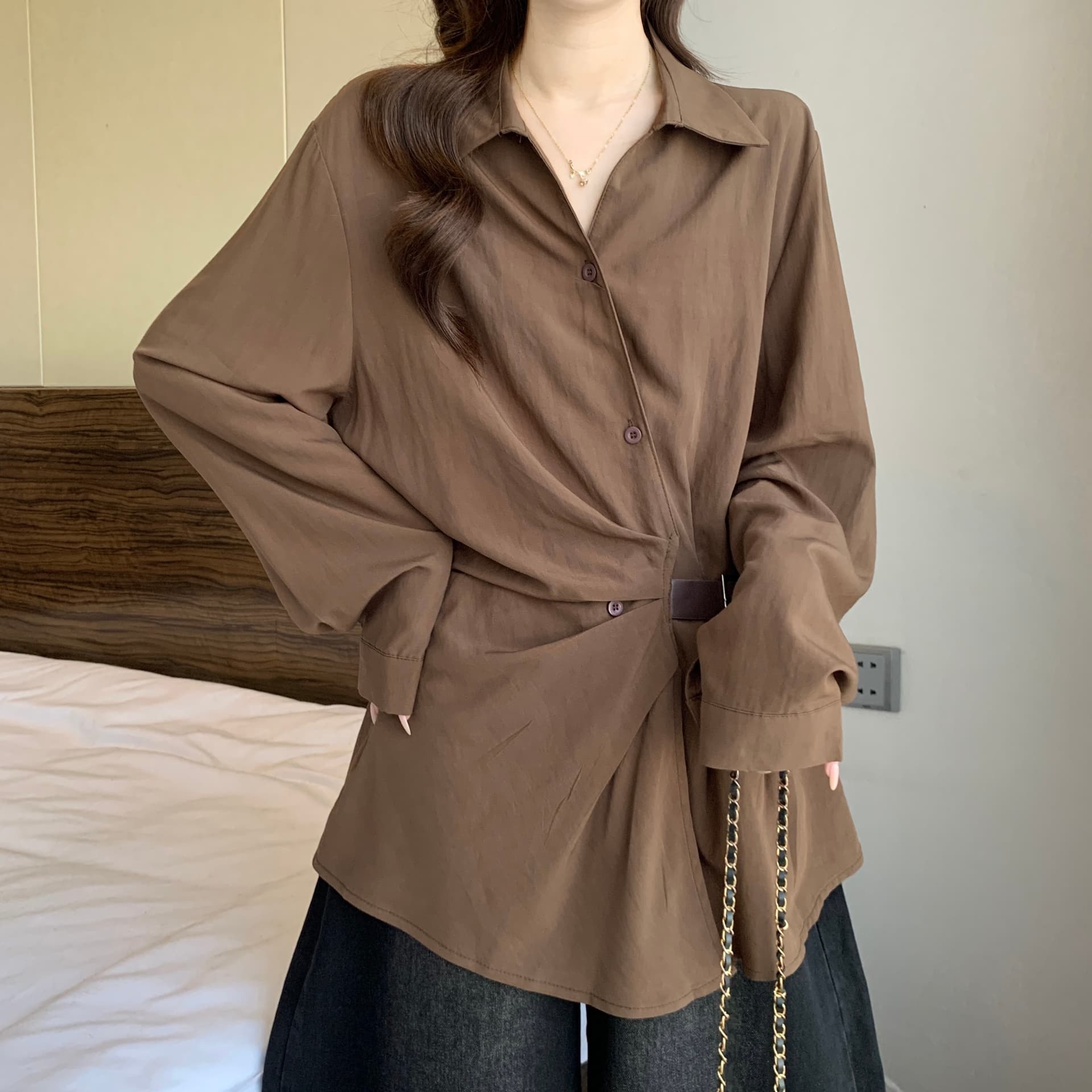 2026 가을 새로운 프랑스식 불규칙 POLO 칼라 긍정적 인 어깨 셔츠 빅 사이즈 지방 mm 허리 수축 슬림해 보이는 고유 한 맨위 상세 이미지 20