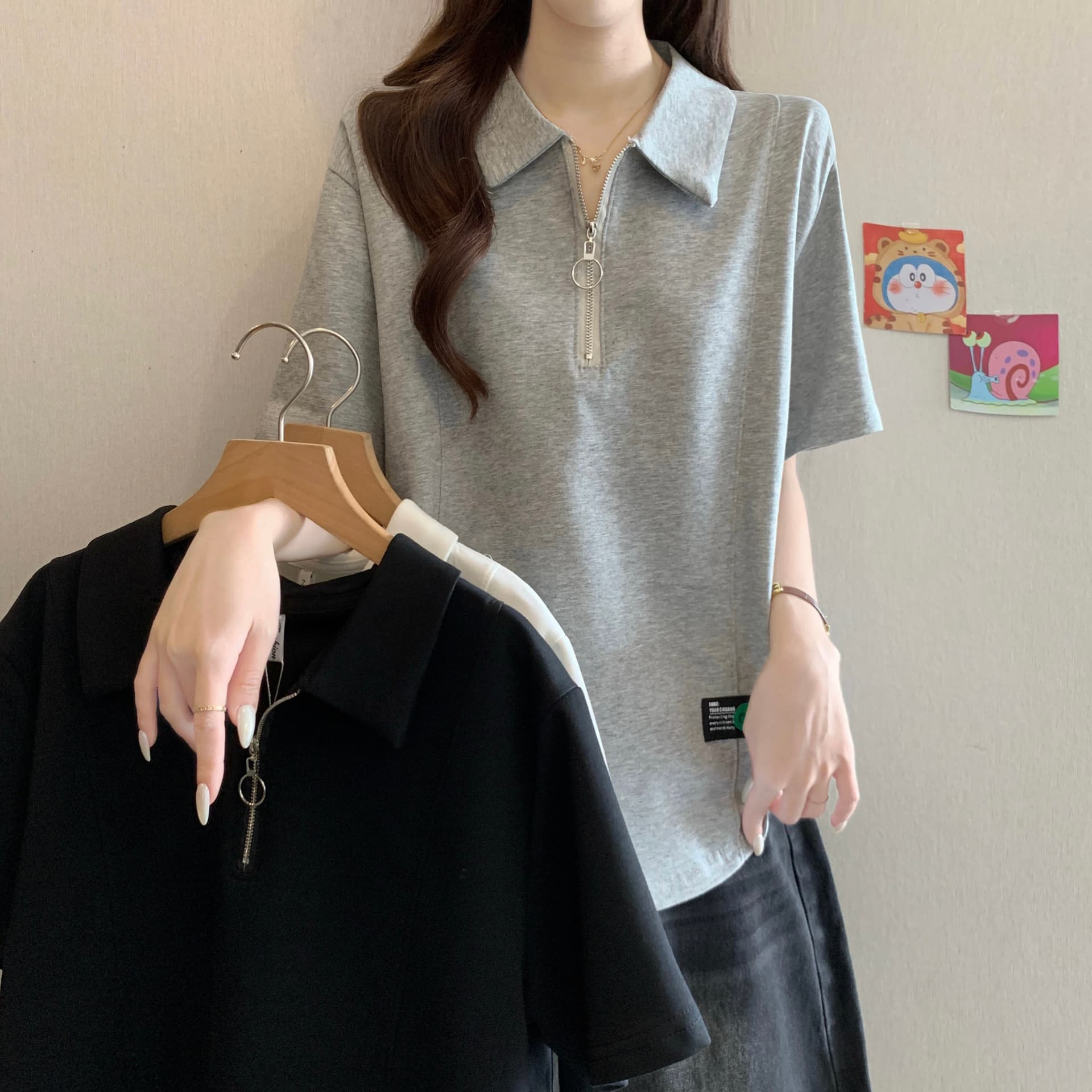 디자인 센스 POLO 칼라 하프 지퍼 긍정적 인 어깨 반팔 티셔츠 여성 여름 새로운 지방 mm 패션 캐주얼 슬림해 보이는 다용도 의류 상세 이미지 2