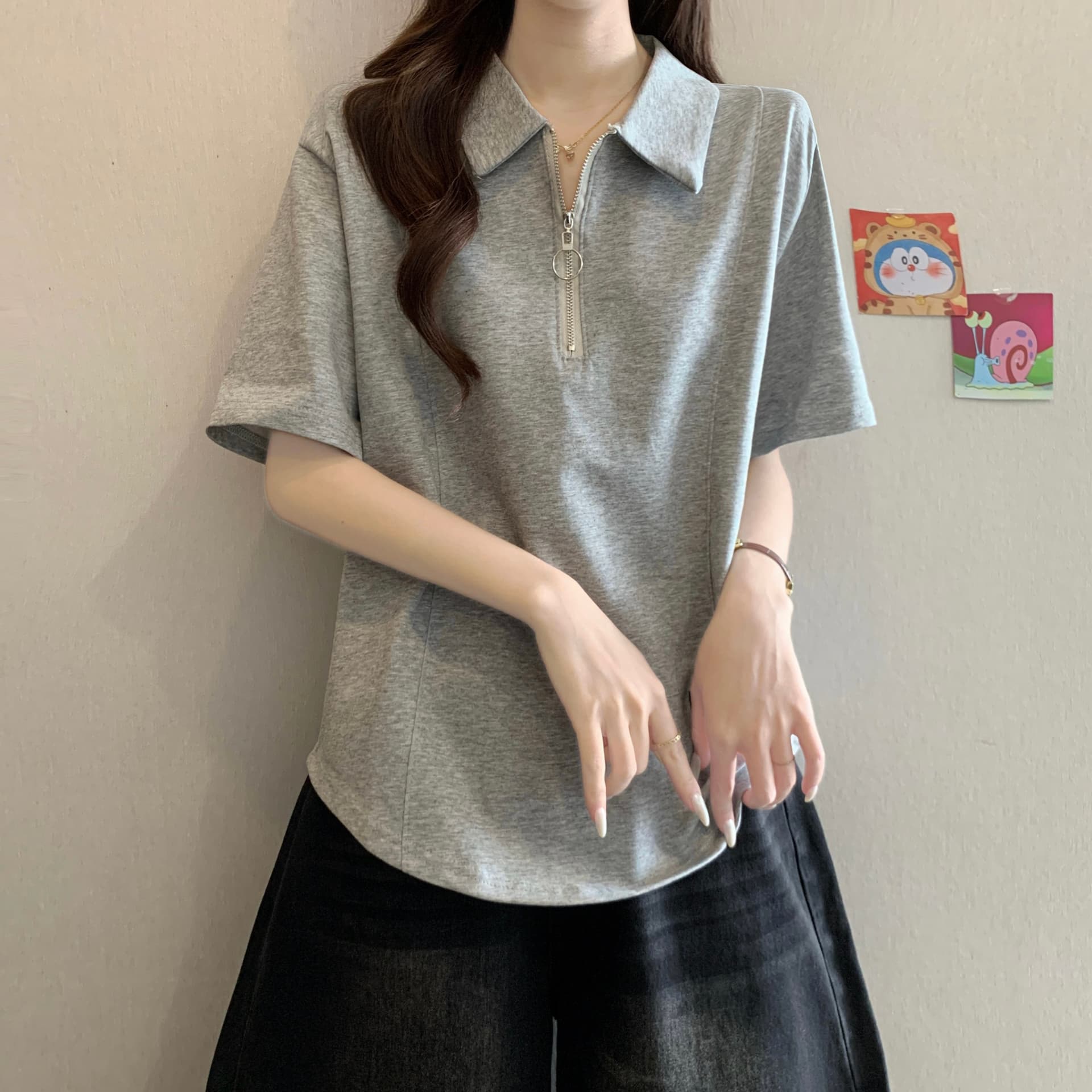 디자인 센스 POLO 칼라 하프 지퍼 긍정적 인 어깨 반팔 티셔츠 여성 여름 새로운 지방 mm 패션 캐주얼 슬림해 보이는 다용도 의류 상세 이미지 4
