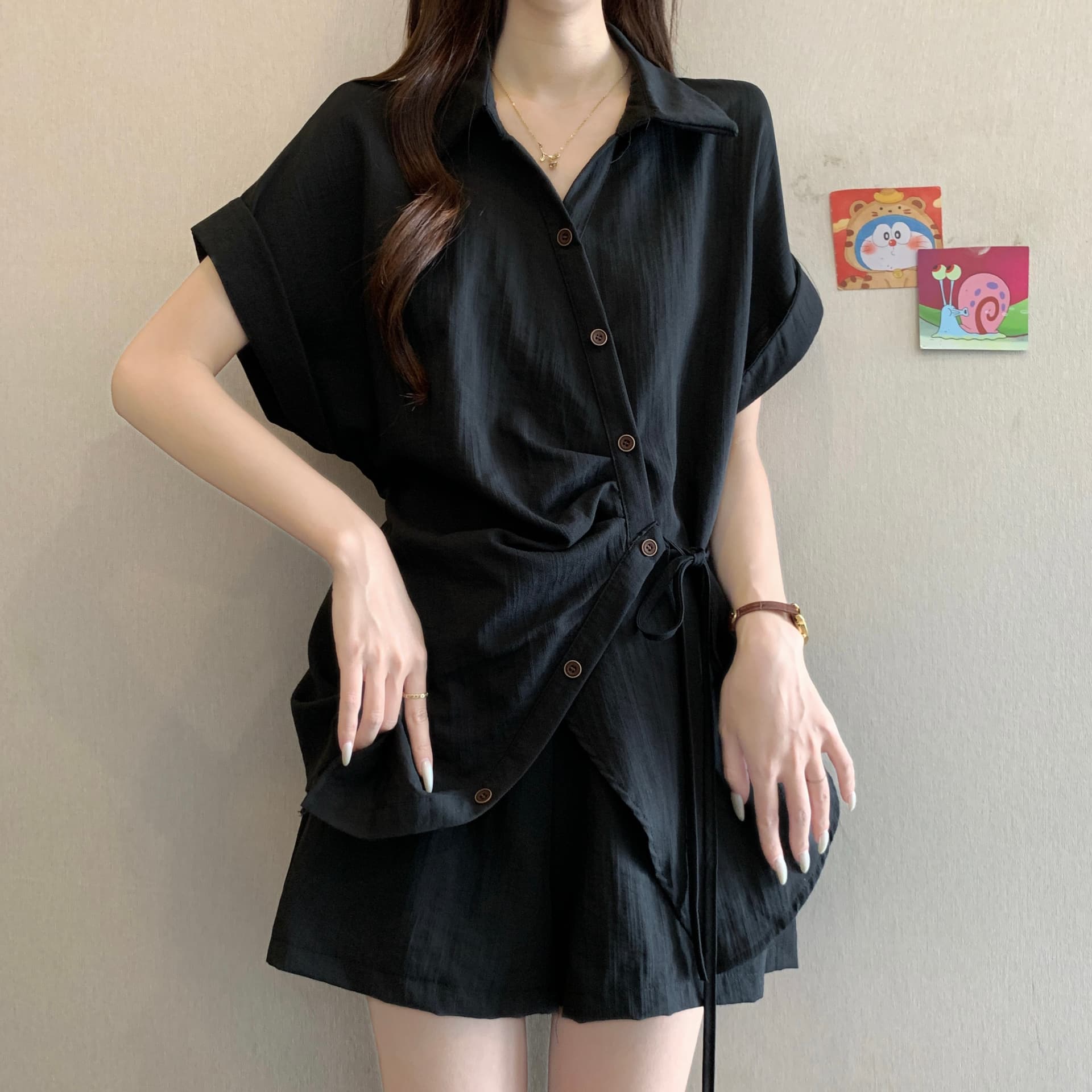 마이크로 지방 mm 슬림해 보이는 표지 고기 셔츠 세트 여성 여름 새로운 불규칙 스트랩 긍정적 인 어깨 셔츠 와이드 레그 팬츠 투피스 세트 이미지 6