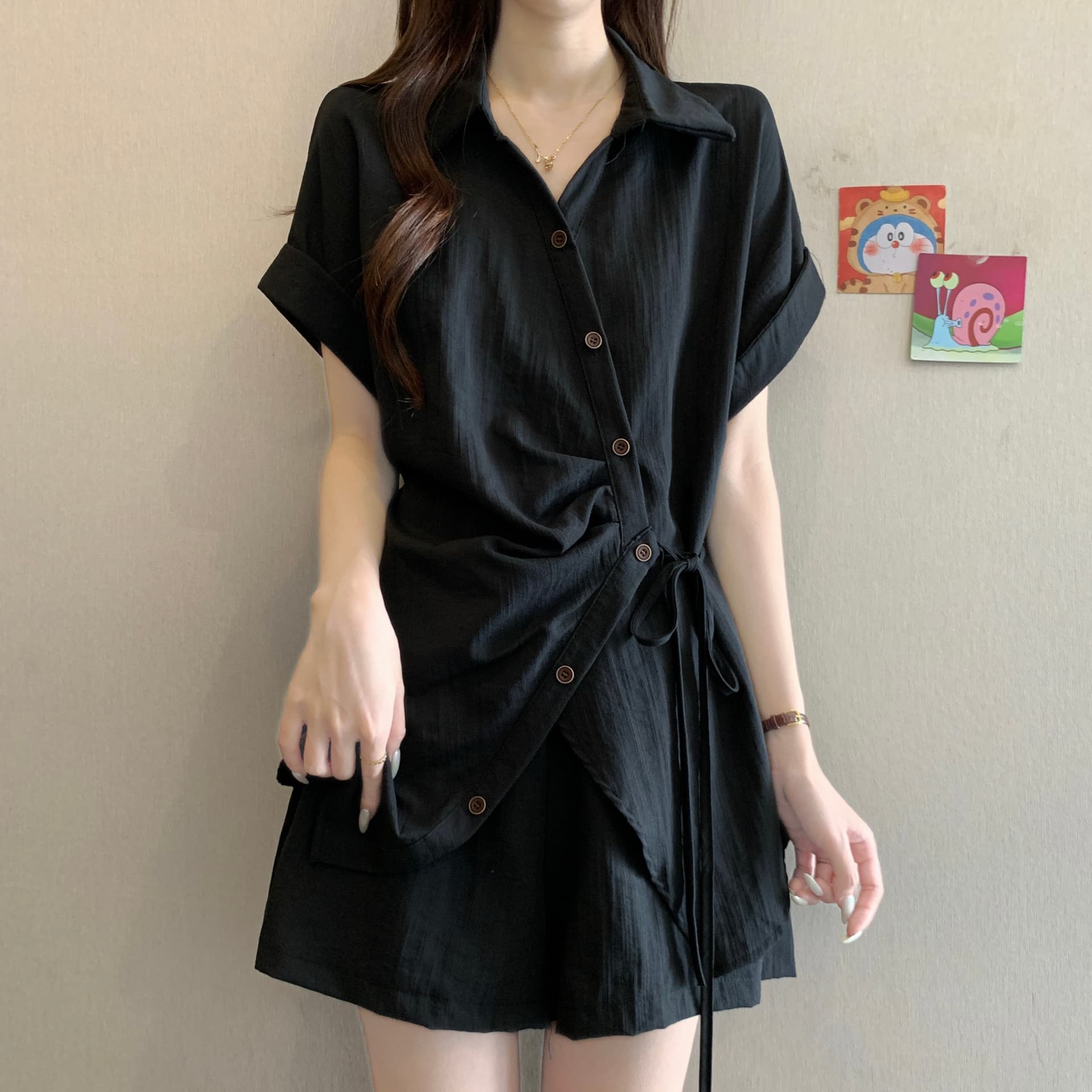 마이크로 지방 mm 슬림해 보이는 표지 고기 셔츠 세트 여성 여름 새로운 불규칙 스트랩 긍정적 인 어깨 셔츠 와이드 레그 팬츠 투피스 세트 상세 이미지 4