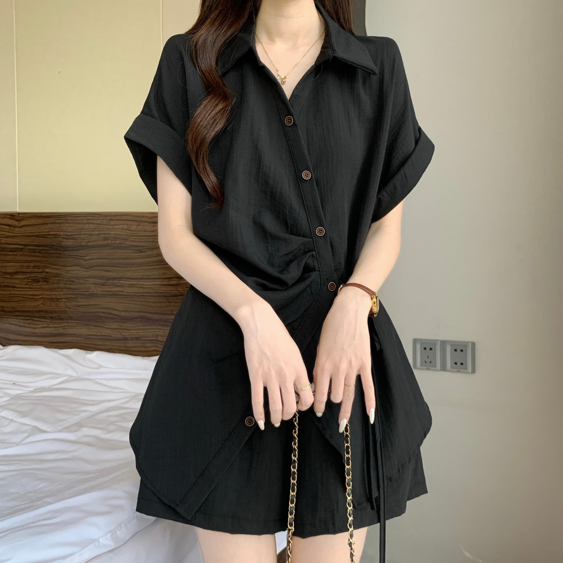 마이크로 지방 mm 슬림해 보이는 표지 고기 셔츠 세트 여성 여름 새로운 불규칙 스트랩 긍정적 인 어깨 셔츠 와이드 레그 팬츠 투피스 세트 상세 이미지 10