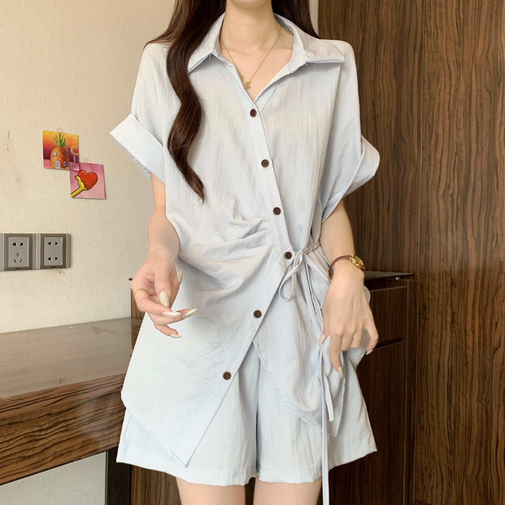 마이크로 지방 mm 슬림해 보이는 표지 고기 셔츠 세트 여성 여름 새로운 불규칙 스트랩 긍정적 인 어깨 셔츠 와이드 레그 팬츠 투피스 세트 상세 이미지 18
