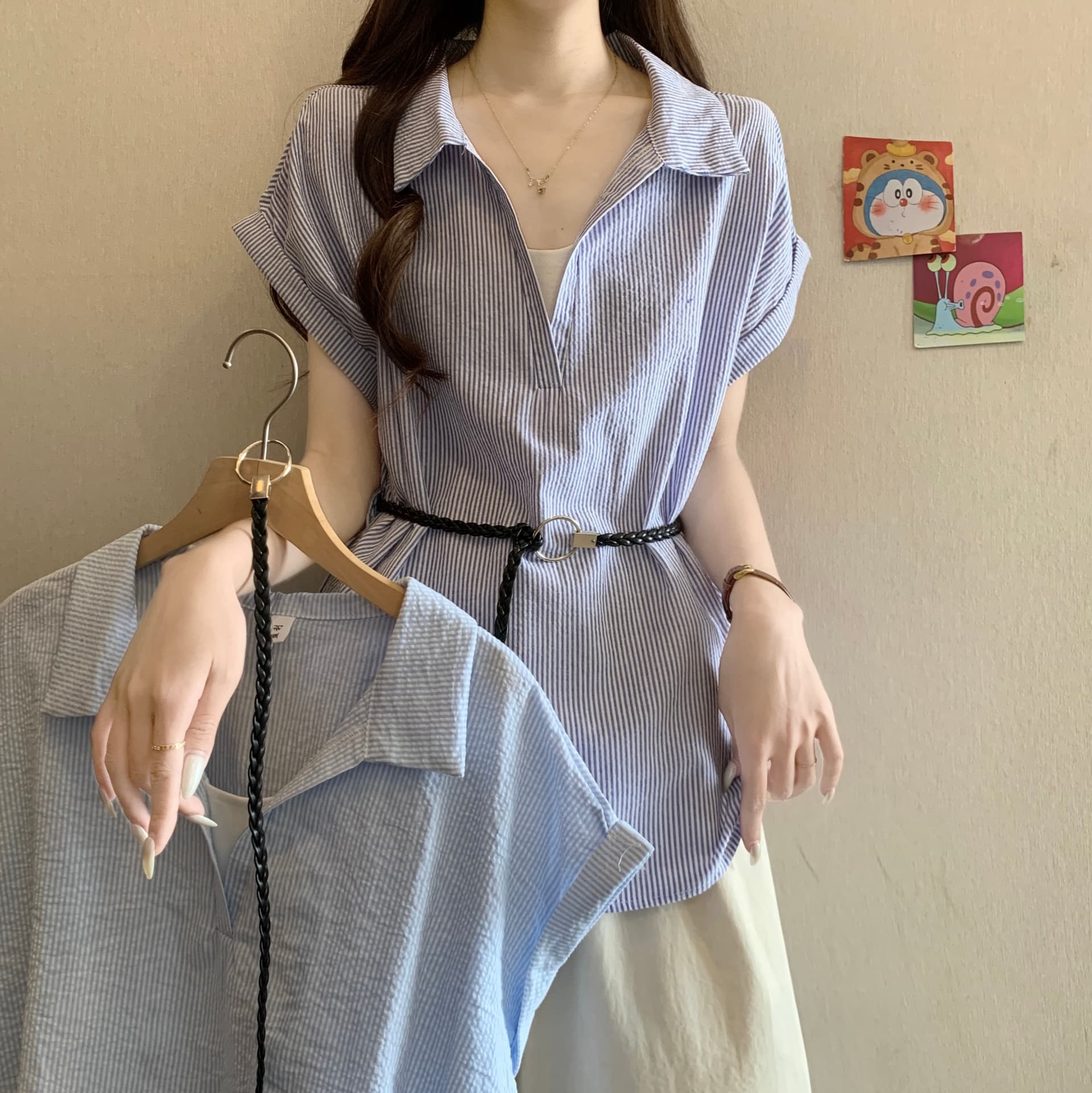 페이크 레이어드 스트라이프 POLO 칼라 긍정적 인 어깨 반팔 여성 셔츠 여름 새로운 지방 mm 허리 수축 슬림해 보이는 품격 다용도 맨위 이미지 2