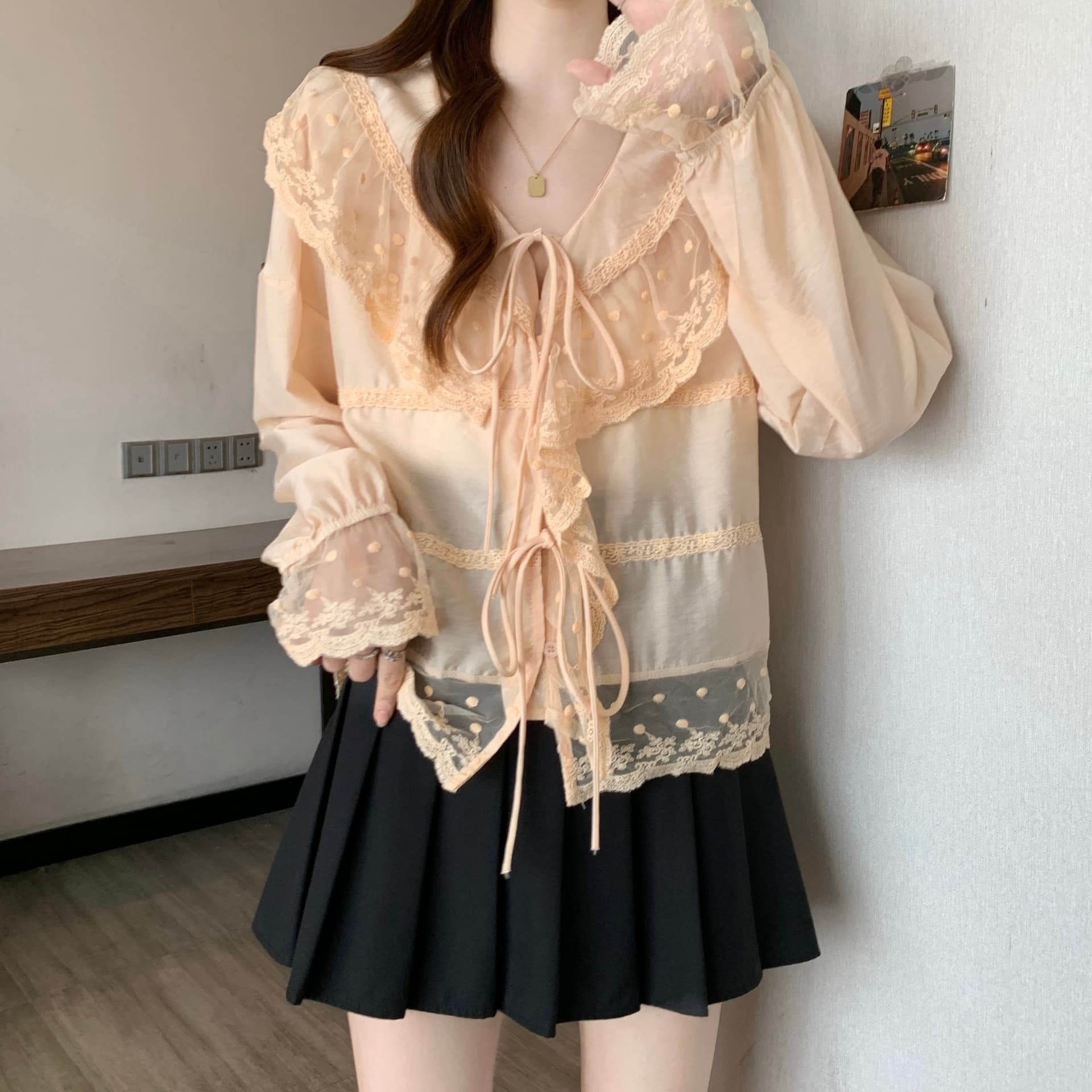 프랑스식 부드러운 V넥 레이스 자카드 레이스업 긴팔 여성 셔츠 여름 가을 새로운 지방 mm 아름다운 연령 감소 레이스 셔츠 상세 이미지 17
