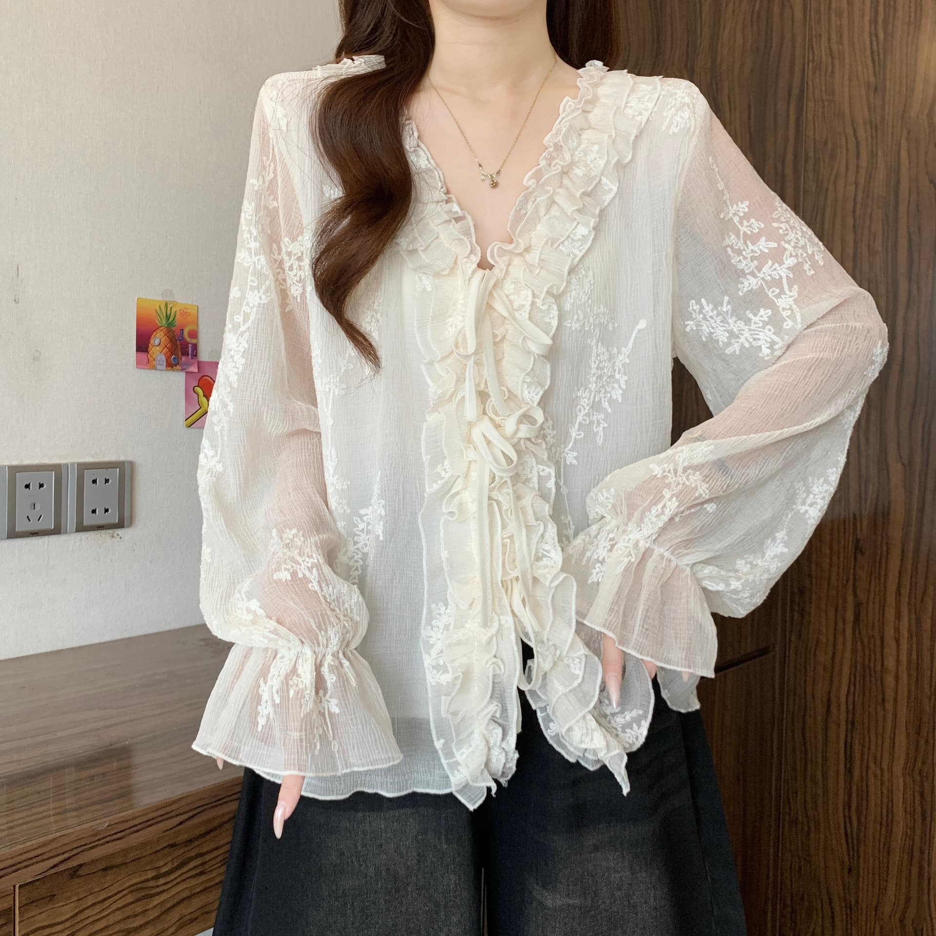 프랑스식 레이스 자카드 V넥 긴팔 여성 셔츠 2026 여름 가을 새로운 지방 nm 품격 슬림해 보이는 아름다운 인형 셔츠 상세 이미지 17