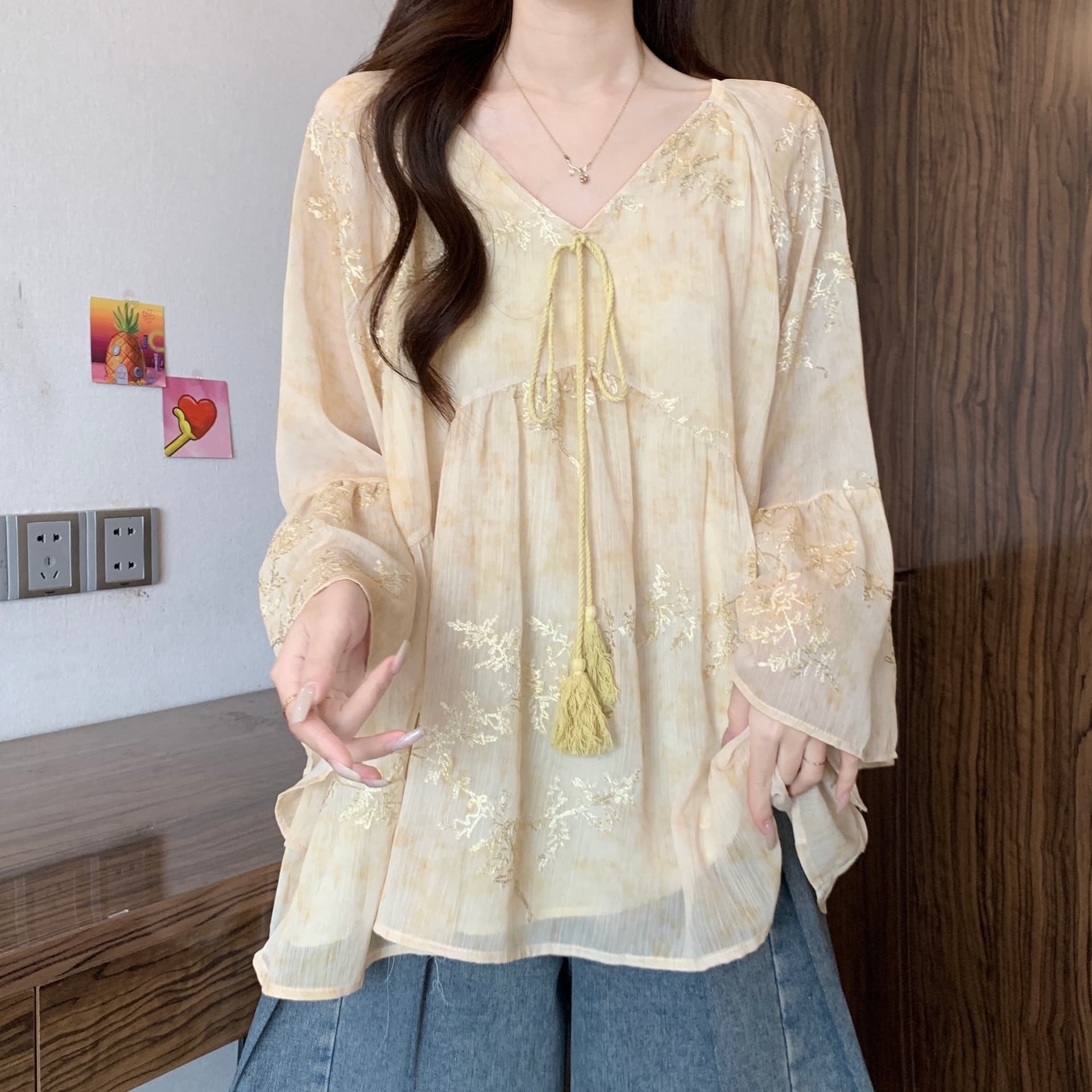 프랑스식 V넥 자수 쉬폰 블라우스 이른 가을 새로운 지방 mm 루즈핏 표지 배 품격 연령 감소 나팔 소매 자외선 차단 셔츠 상세 이미지 16