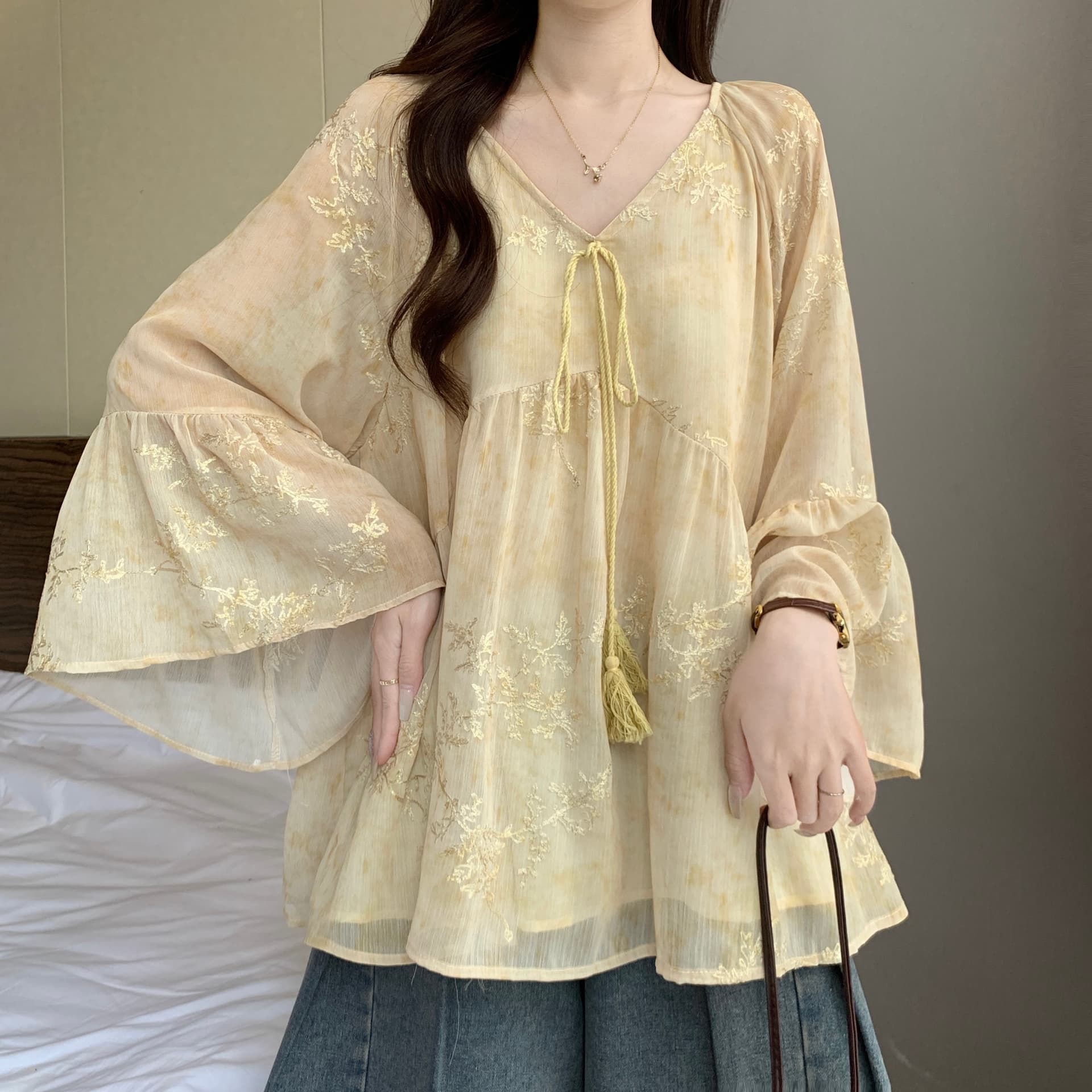 프랑스식 V넥 자수 쉬폰 블라우스 이른 가을 새로운 지방 mm 루즈핏 표지 배 품격 연령 감소 나팔 소매 자외선 차단 셔츠 상세 이미지 20