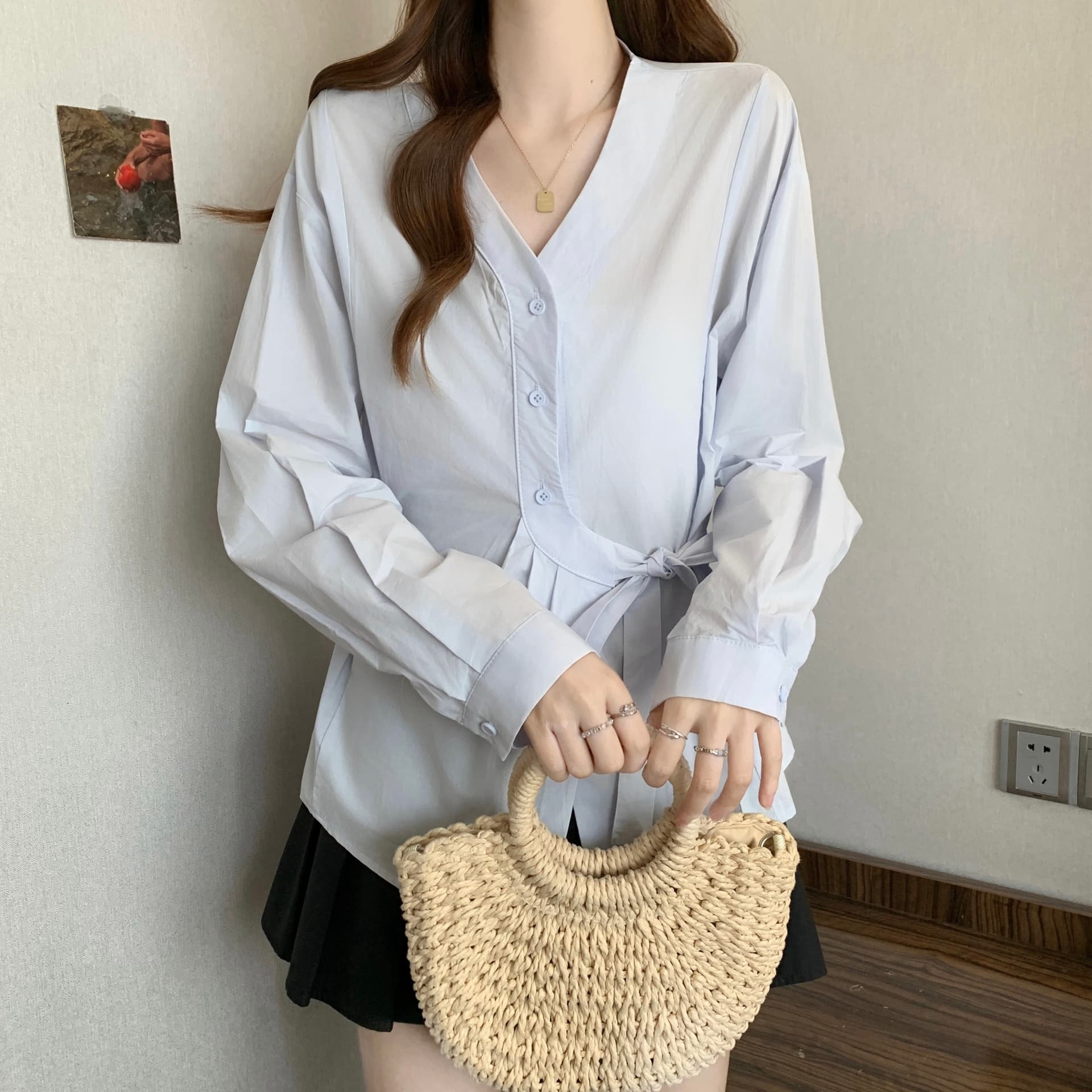 이른 가을 새로운 프랑스식 V넥 긍정적 인 어깨 긴팔 여성 셔츠 지방 mm 불규칙 스트랩 허리 수축 슬림해 보이는 Chic 맨위 상세 이미지 7