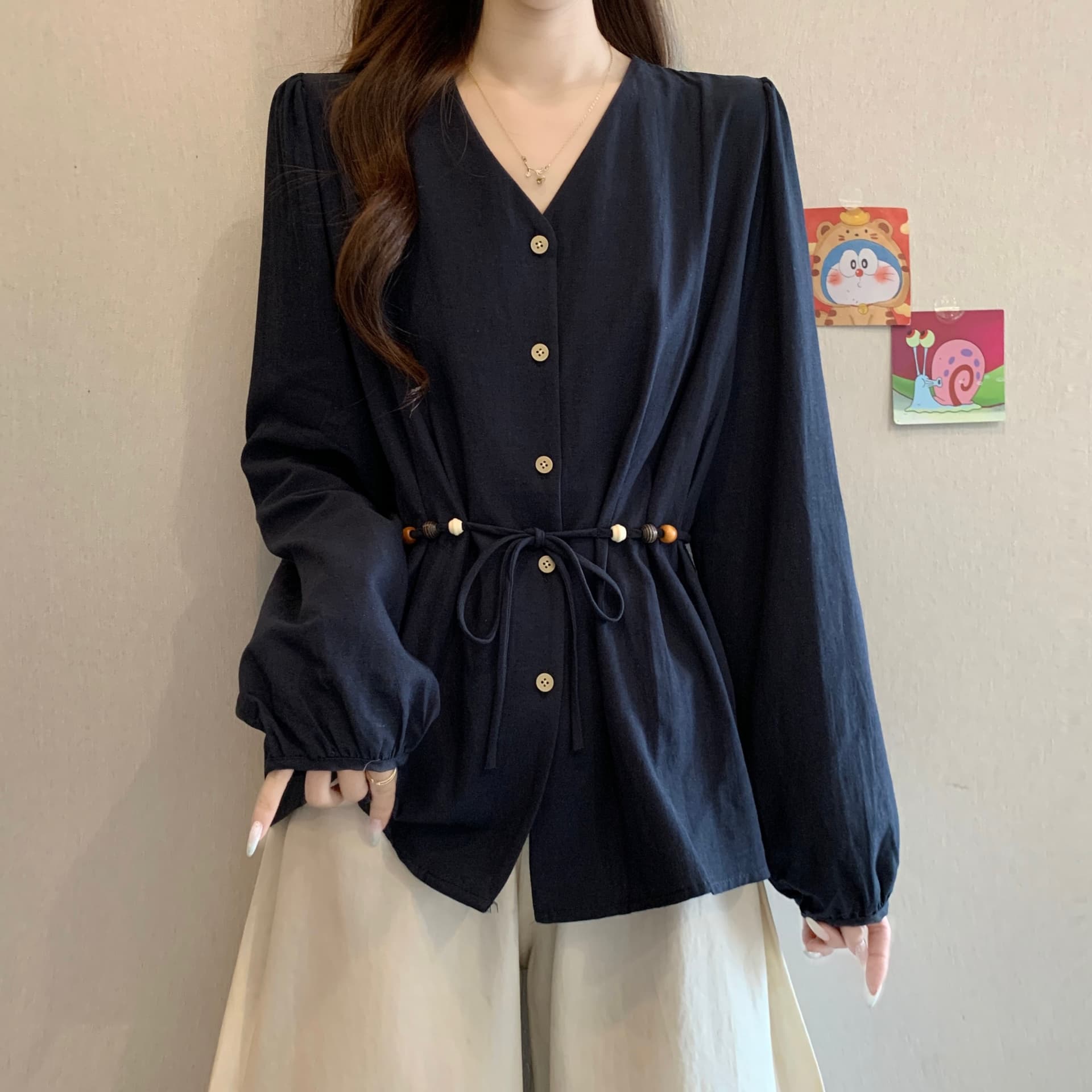 이른 가을 새로운 고급 센스 프랑스식 V넥 비즈 긍정적 인 어깨 긴팔 여성 셔츠 지방 mm 품격 슬림해 보이는 Chic 맨위 상세 이미지 3