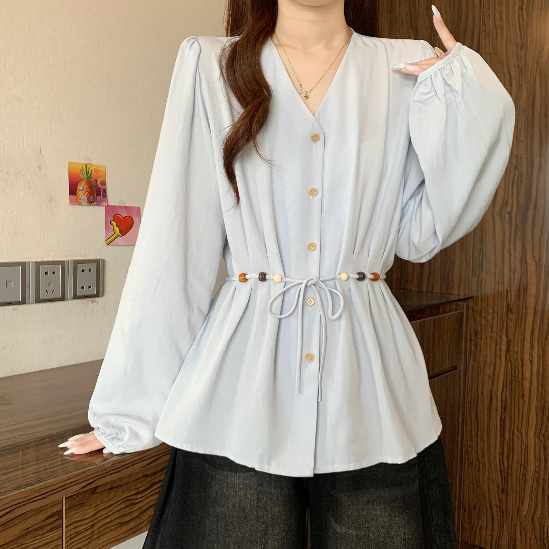이른 가을 새로운 고급 센스 프랑스식 V넥 비즈 긍정적 인 어깨 긴팔 여성 셔츠 지방 mm 품격 슬림해 보이는 Chic 맨위 상세 이미지 15