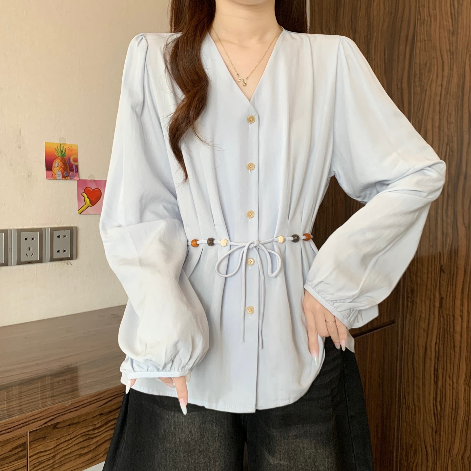 이른 가을 새로운 고급 센스 프랑스식 V넥 비즈 긍정적 인 어깨 긴팔 여성 셔츠 지방 mm 품격 슬림해 보이는 Chic 맨위 상세 이미지 17