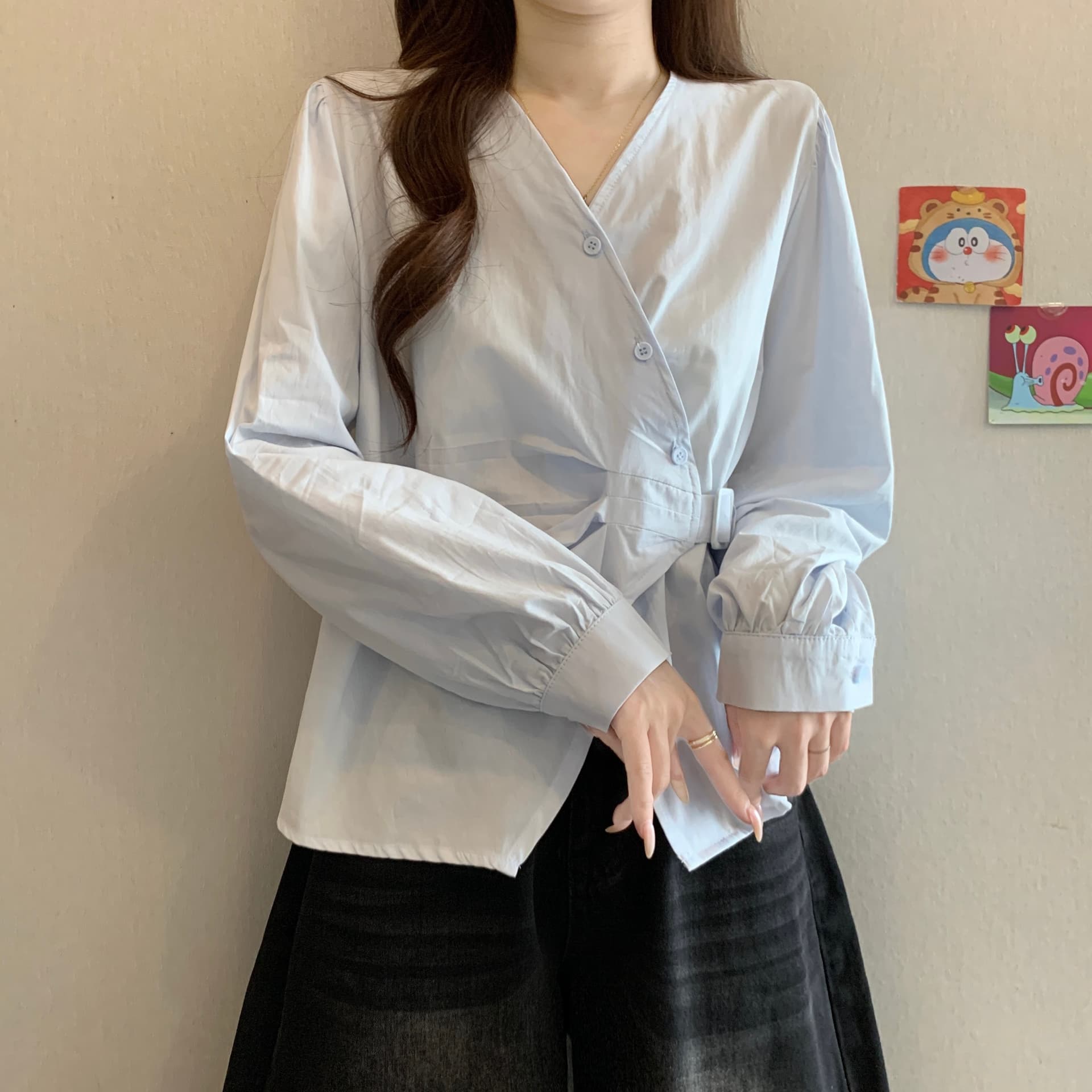 이른 가을 새로운 디자인 센스 고유 한 불규칙 V넥 긍정적 인 어깨 긴팔 셔츠 지방 mm 품격 허리 수축 슬림해 보이는 맨위 상세 이미지 5