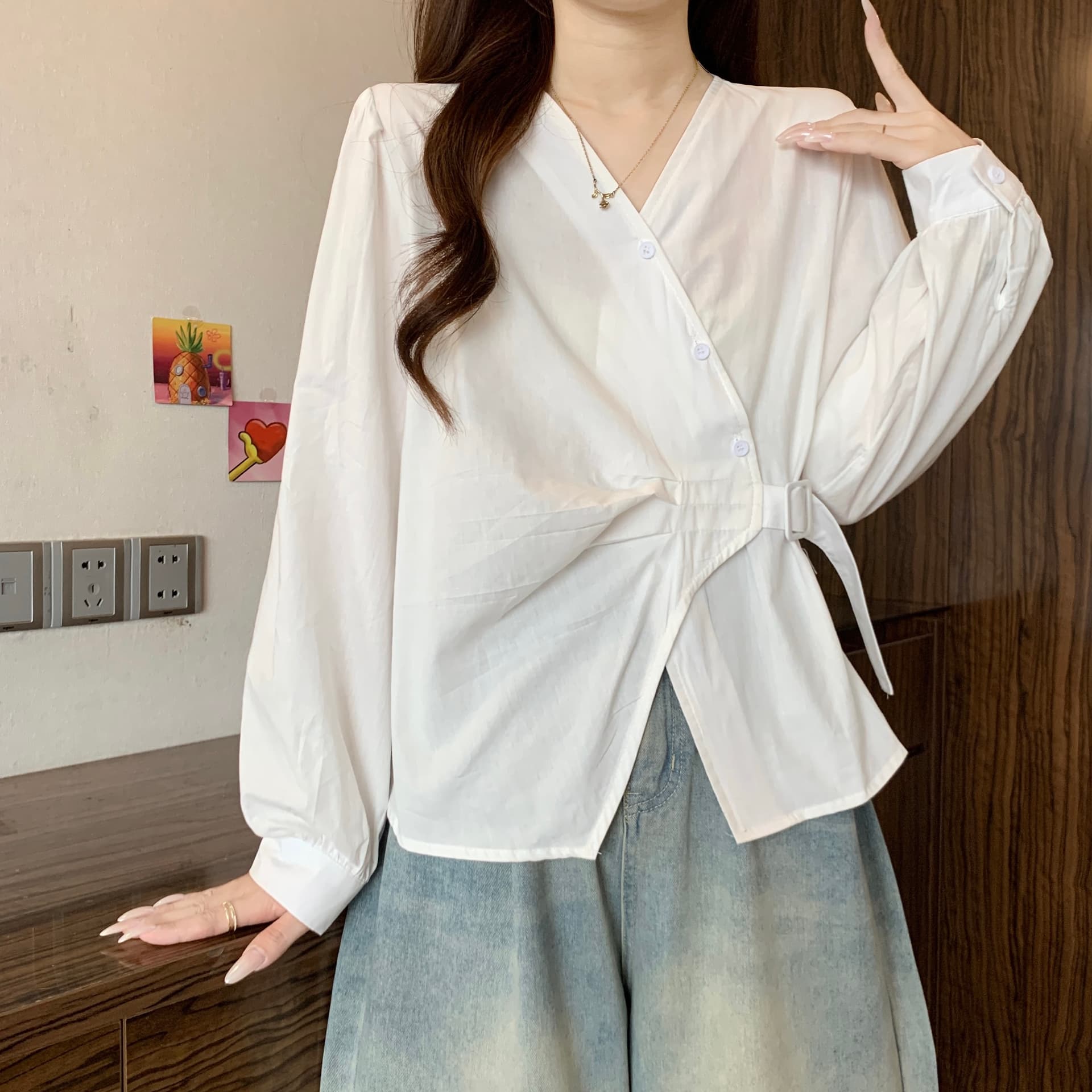 이른 가을 새로운 디자인 센스 고유 한 불규칙 V넥 긍정적 인 어깨 긴팔 셔츠 지방 mm 품격 허리 수축 슬림해 보이는 맨위 상세 이미지 15