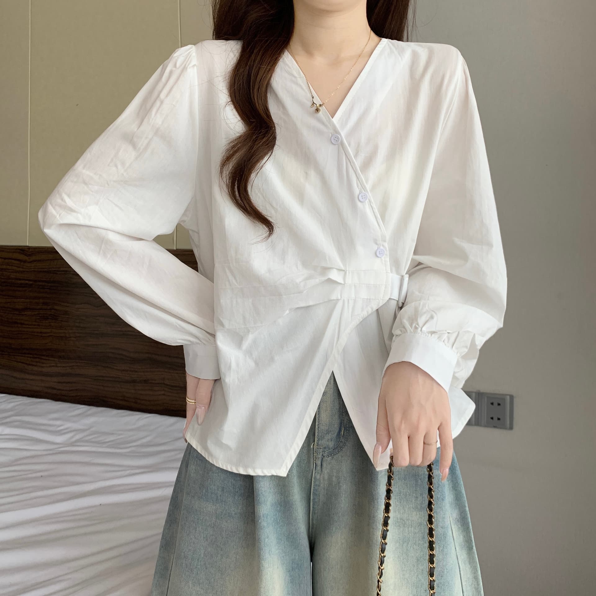 이른 가을 새로운 디자인 센스 고유 한 불규칙 V넥 긍정적 인 어깨 긴팔 셔츠 지방 mm 품격 허리 수축 슬림해 보이는 맨위 상세 이미지 20