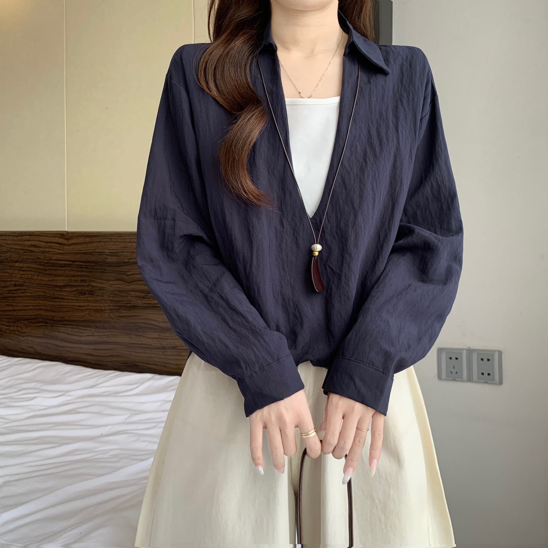 페이크 레이어드 배색 V넥 긍정적 인 어깨 긴팔 여성 셔츠 가을 새로운 지방 mm 디자인 센스 루즈핏 슬림해 보이는 다용도 맨위 상세 이미지 17