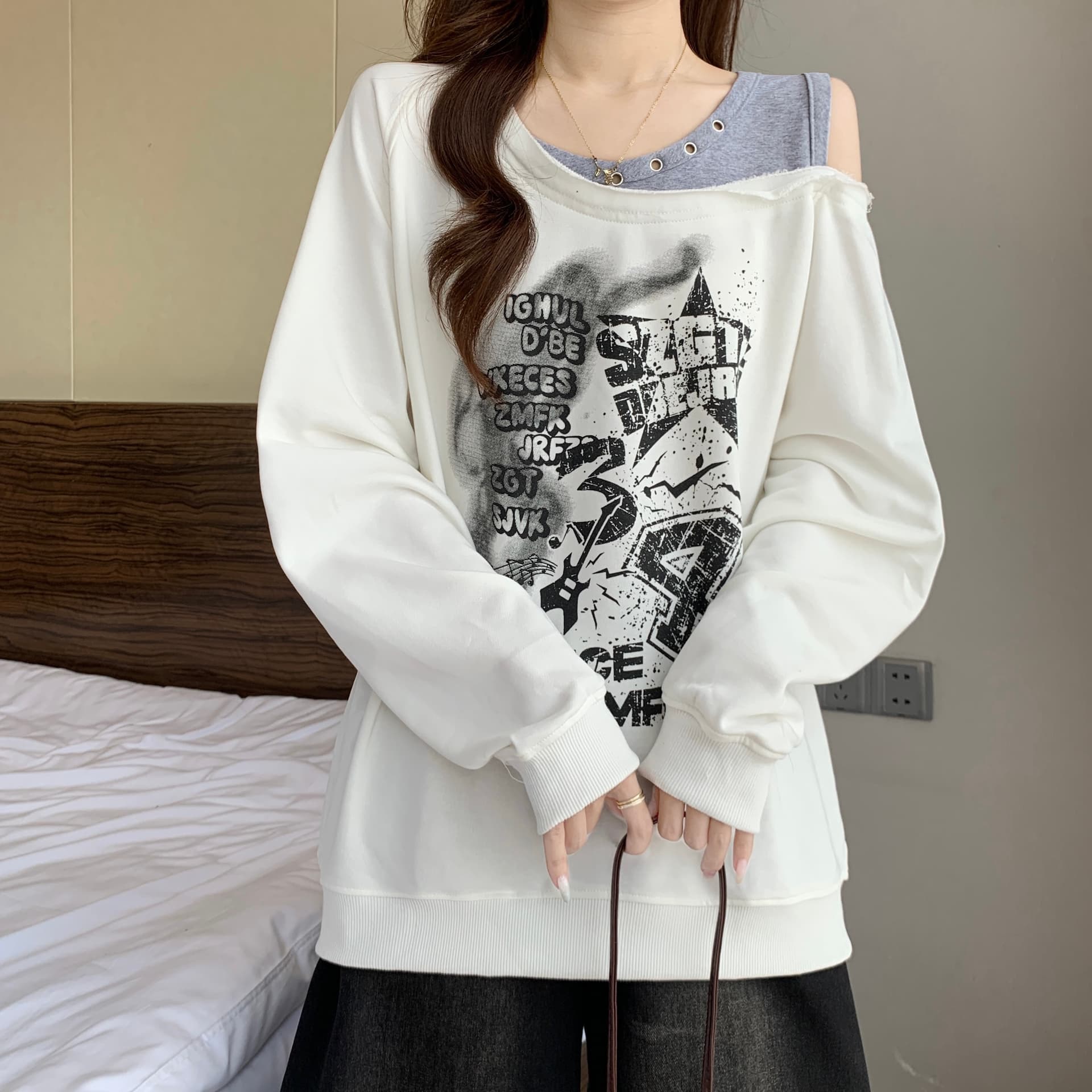 아메리칸 레트로 페이크 레이어드 인쇄 비스듬한 어깨 꽃 후드티 여성 2026 가을 겨울 새로운 지방 mm 표지 배 슬림해 보이는 오프숄더 맨위 상세 이미지 18