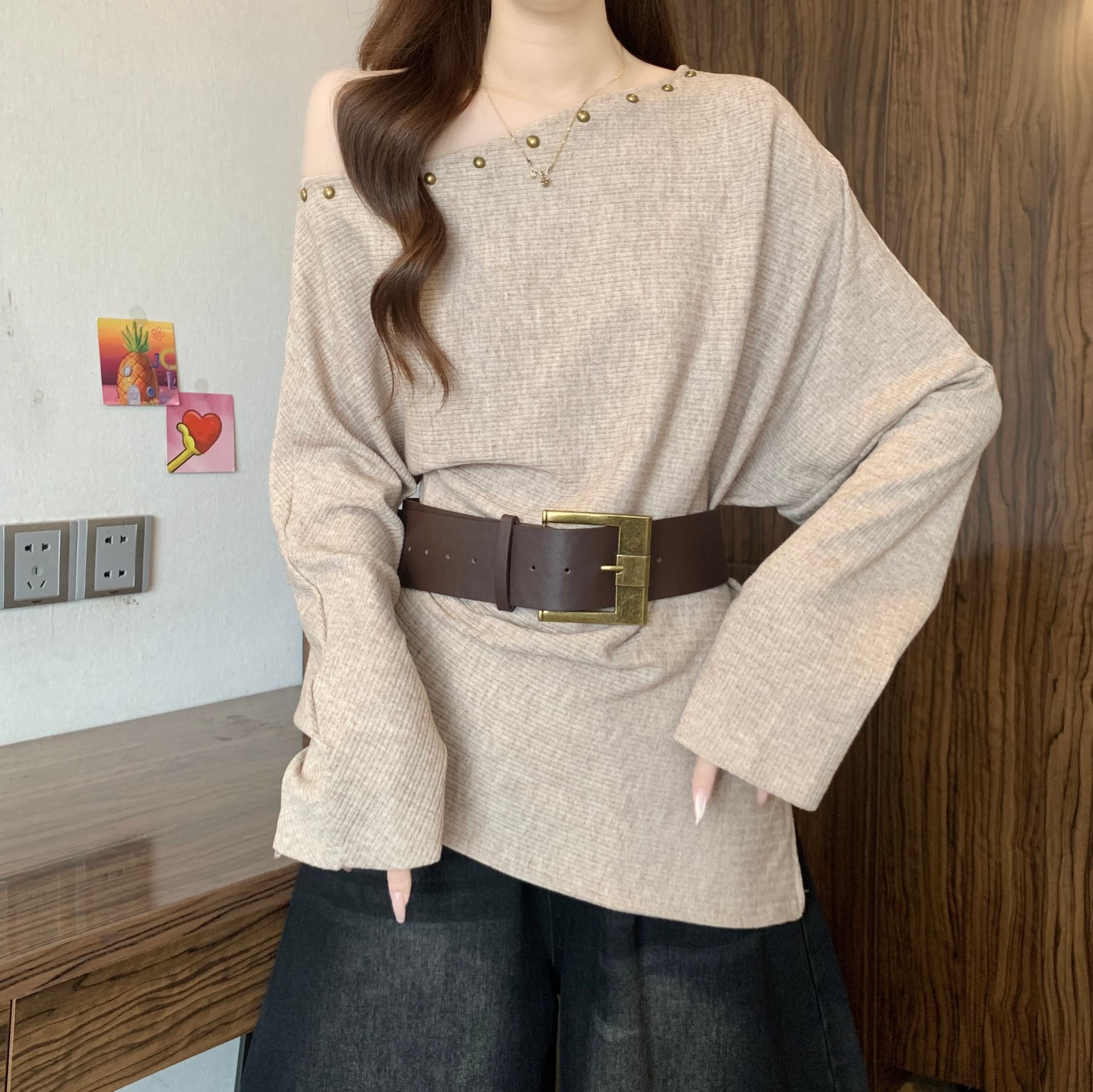 고급 센스 비스듬한 어깨 비즈 박기 긴팔 니트 스웨터 여성 가을 새로운 지방 mm 품격 벨트 허리 수축 슬림해 보이는 고유 한 맨위 상세 이미지 17