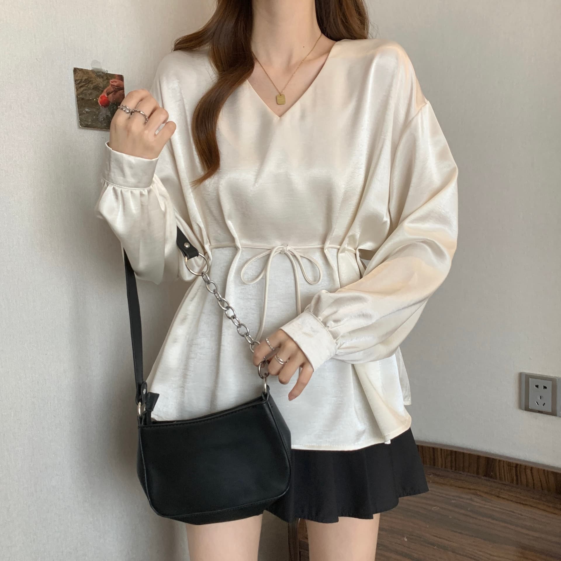 고급 센스 빛 럭셔리 아세트산 새틴 V넥 여성 셔츠 가을 새로운 지방 mm 품격 허리 수축 슬림해 보이는 표지 배 맨위 상세 이미지 18