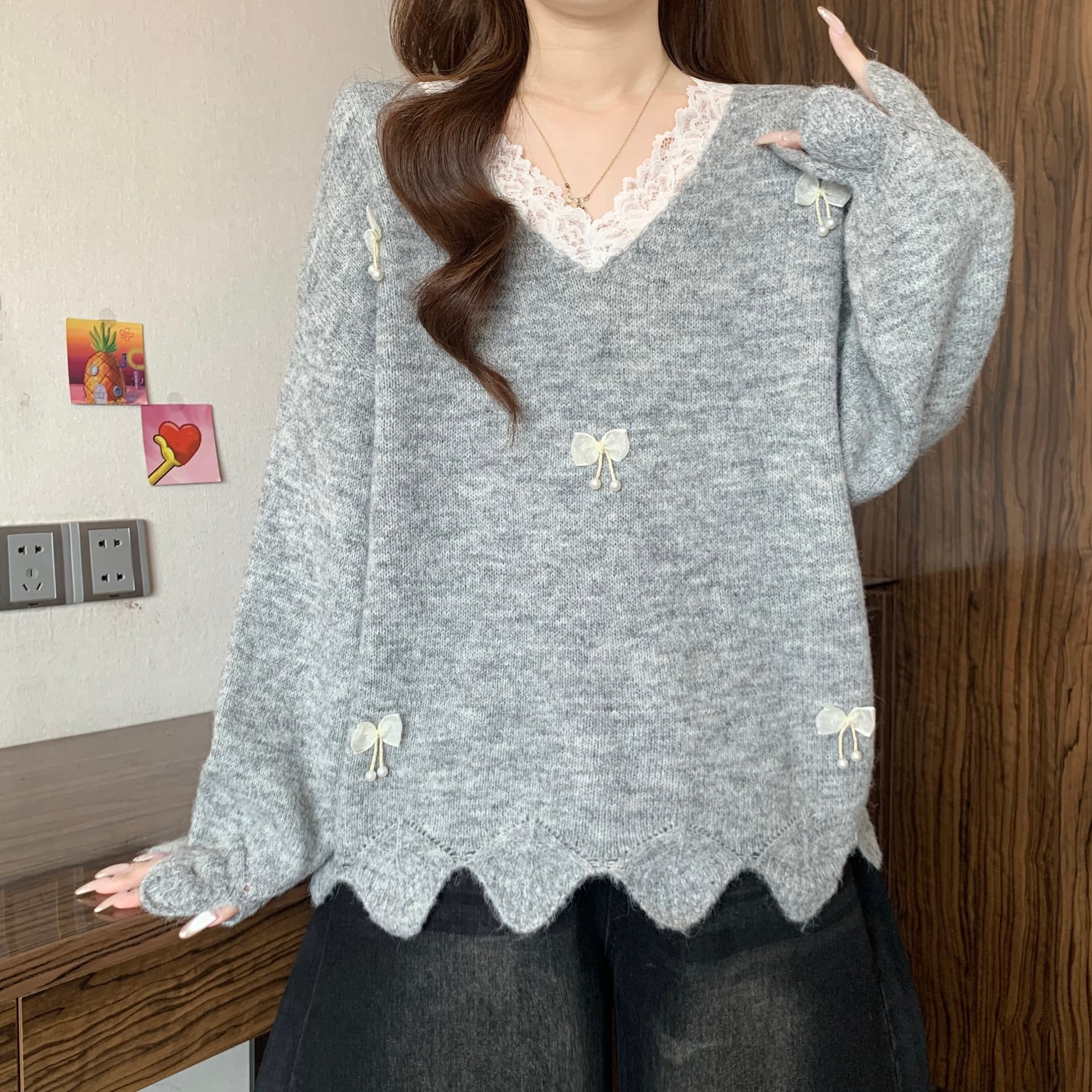 자이언트 잘 생긴 3 차원 나비 매듭 V넥 레이스 스웨터 여자 가을 겨울 새로운 지방 mm 느긋한 슬림해 보이는 긍정적 인 어깨 니트 스웨터 상세 이미지 15