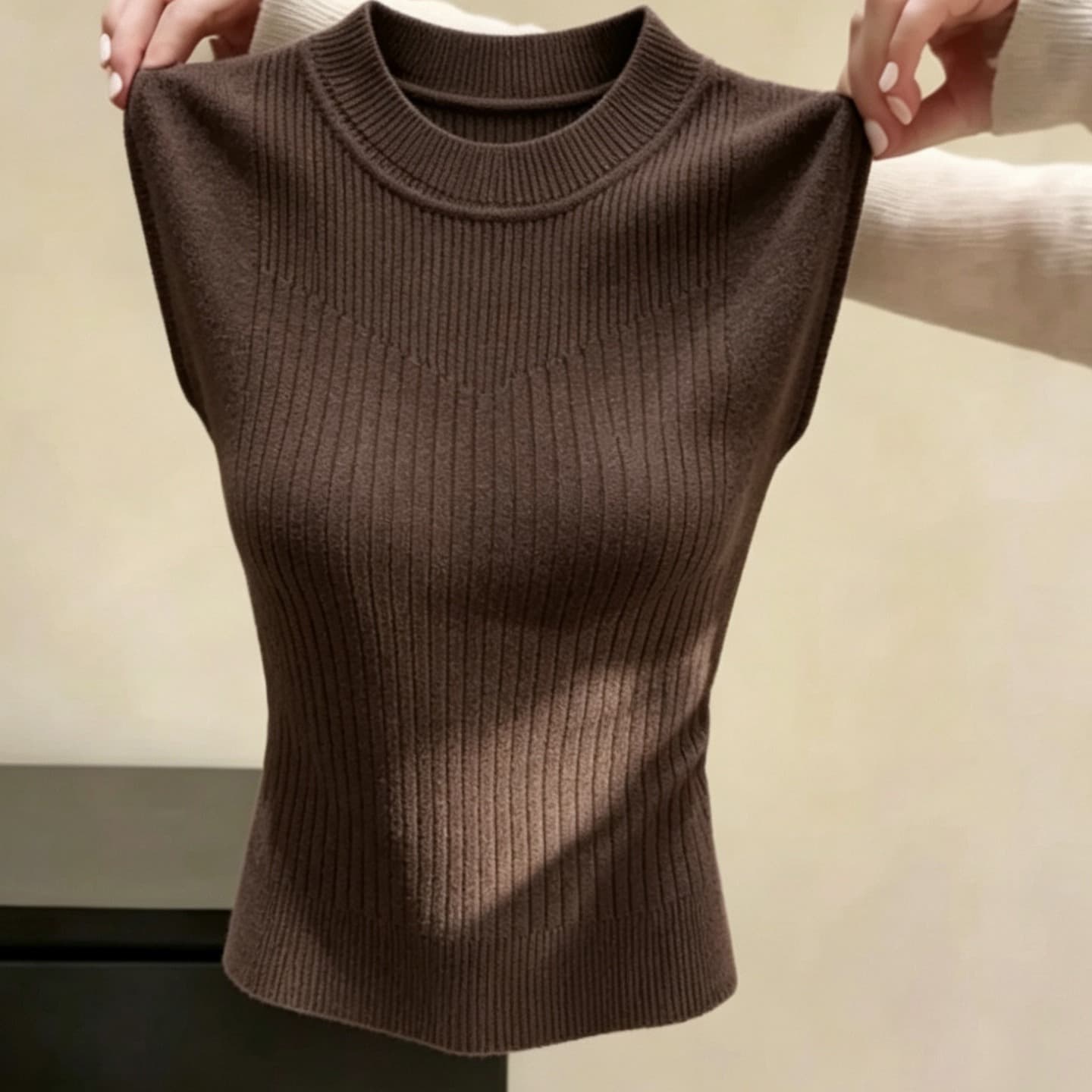 레트로 chic 다크 브라운 라운드 넥 민소매 니트 조끼 여성 여름 새로운 작은 대중 외국 가스 몸매 가꾸기 슬림해 보이는 맨위 이미지 5