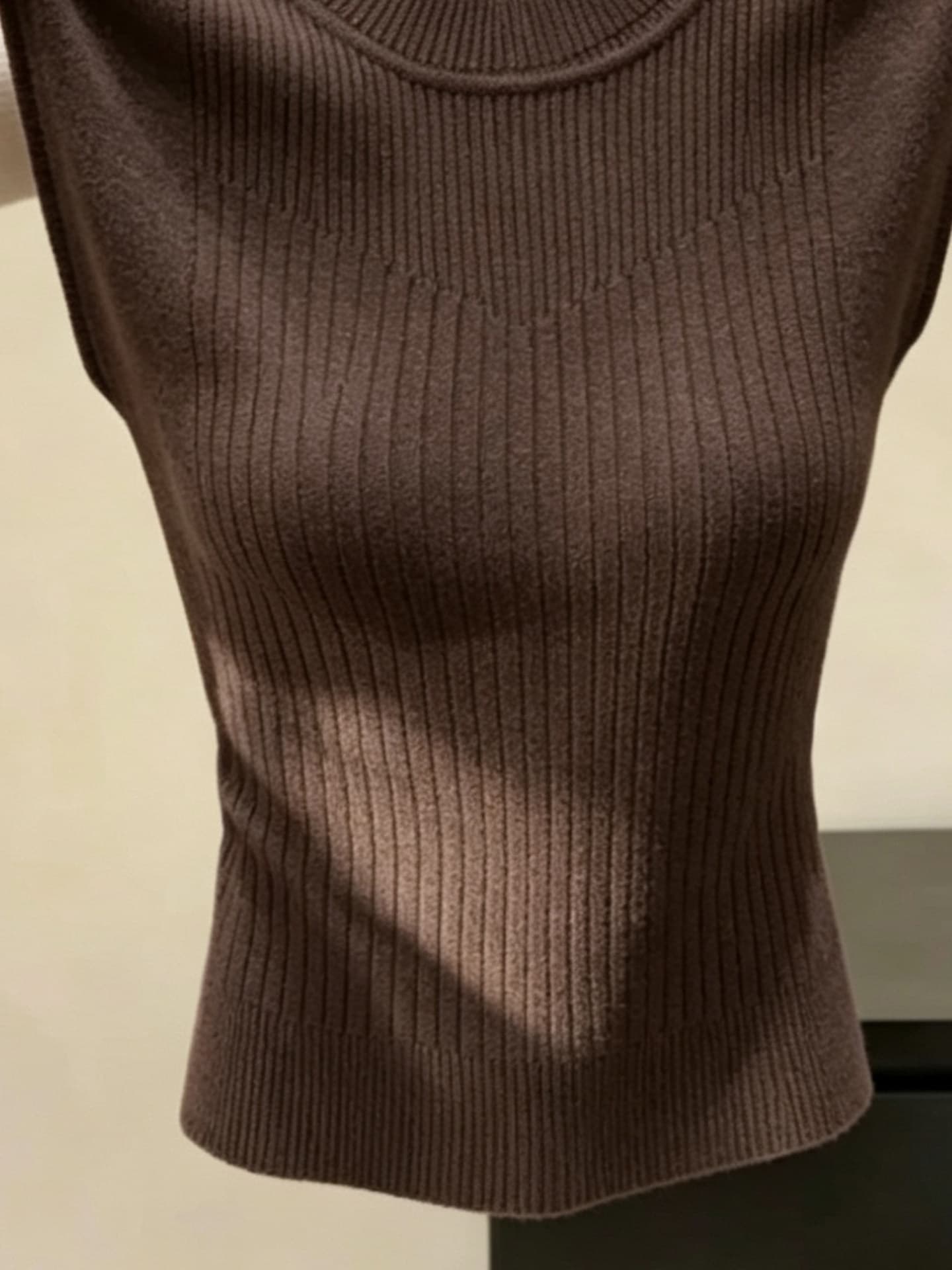 레트로 chic 다크 브라운 라운드 넥 민소매 니트 조끼 여성 여름 새로운 작은 대중 외국 가스 몸매 가꾸기 슬림해 보이는 맨위 상세 이미지 4