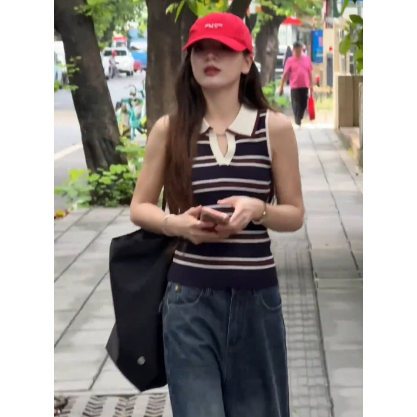배색 스트라이프 폴로 칼라 얼음 실크 니트 스웨터 여성 여름 외출용 2026 새로운 몸매 가꾸기 민소매 POLO 셔츠 조끼 맨위 이미지 4