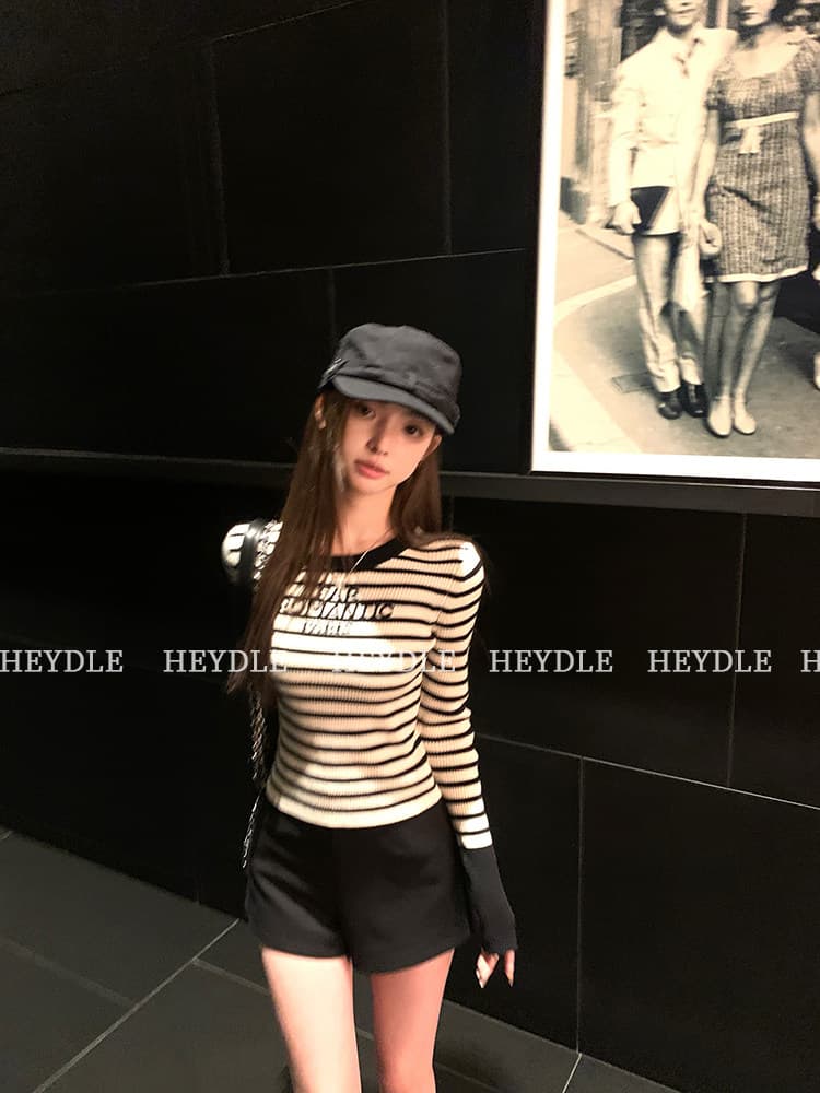 검은 콩 흠 북유럽 휴가 흑백 줄무늬 배색 스웨터 여자 봄 가을 새로운 몸매 가꾸기 쇼트 스타일 니트 맨위 이미지 3