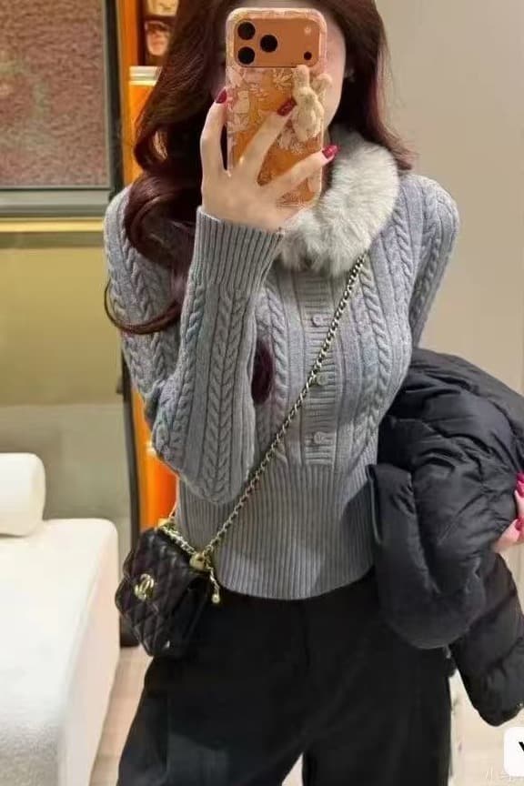 겨울 한 부서 미니멀리즘 빨간색 품격 다용도 슬림해 보이는 니트 스웨터 탈착식 모피 칼라 꽈배기 보온 스웨터 여자 이미지 6