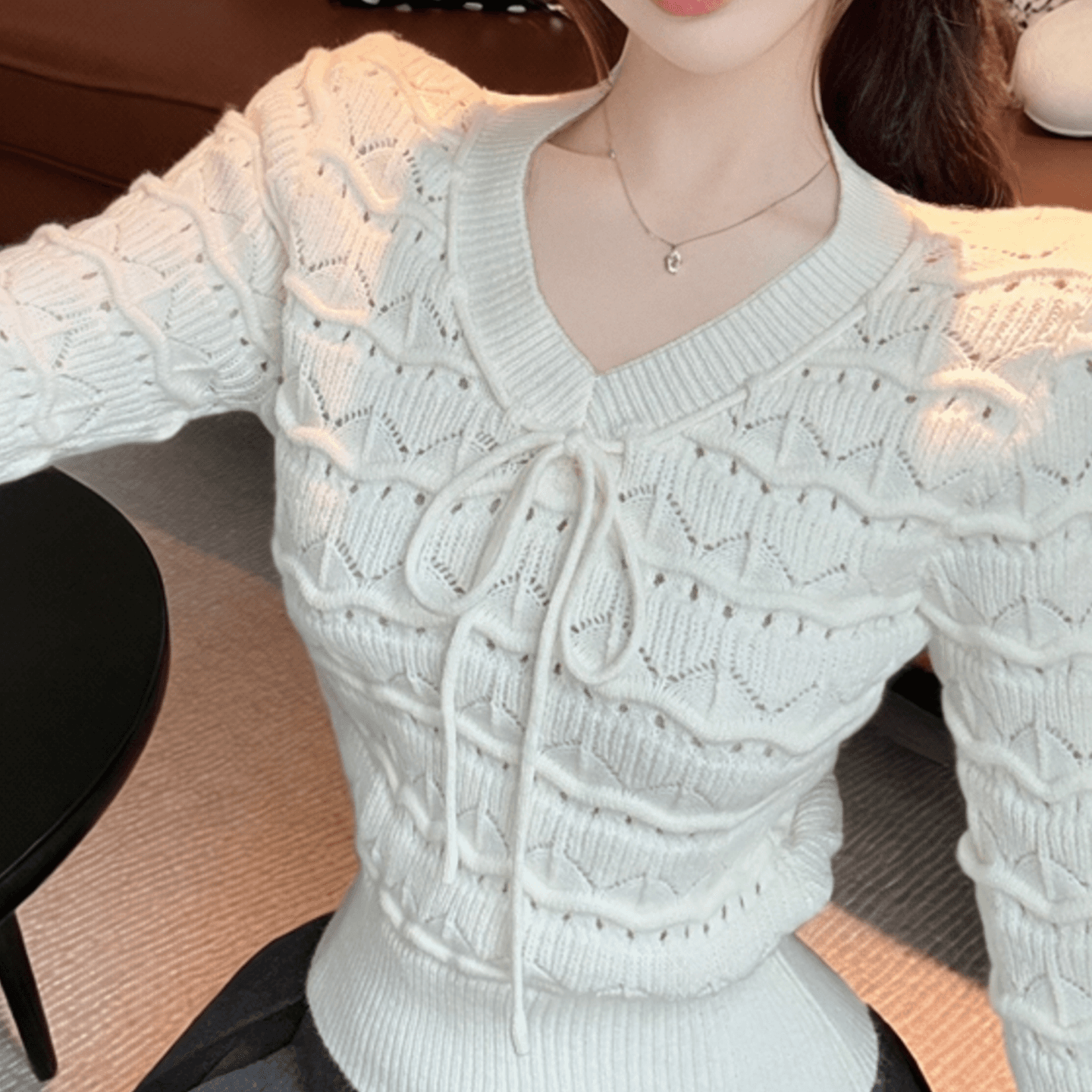 jmshop 황혼 memory 홀로우 아웃 물결무늬 V넥 니트 맨위 여성 가을 디자인 센스 스트랩 긴팔 스웨터 상세 이미지 3