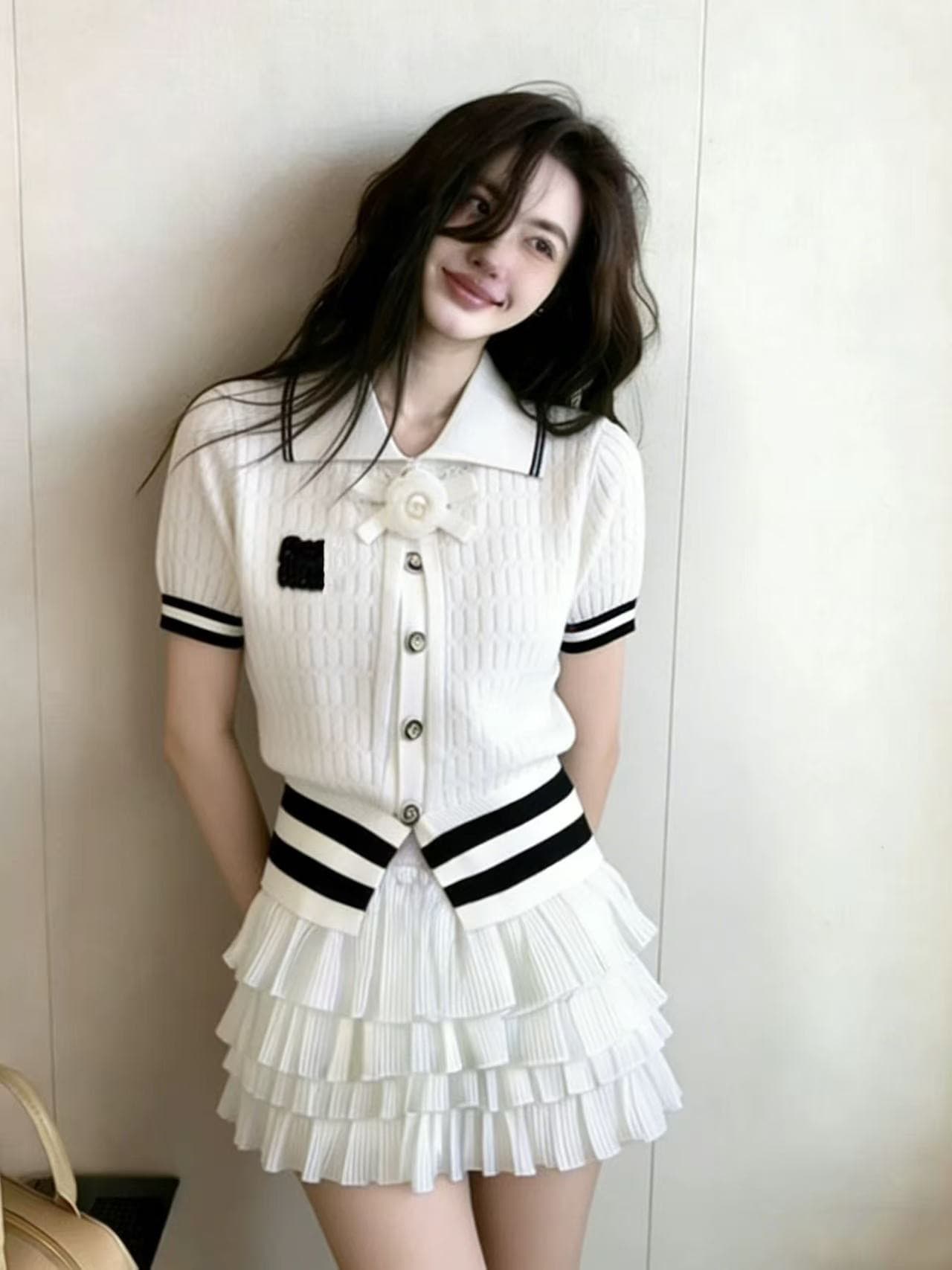학원 스타일 배색 폴로 칼라 니트 오픈 가디건 여성용 짧은 소매 알파벳 프린트 패션 몸매 가꾸기 연령 감소 맨위 여름 착용 가져 가라. 이미지 4