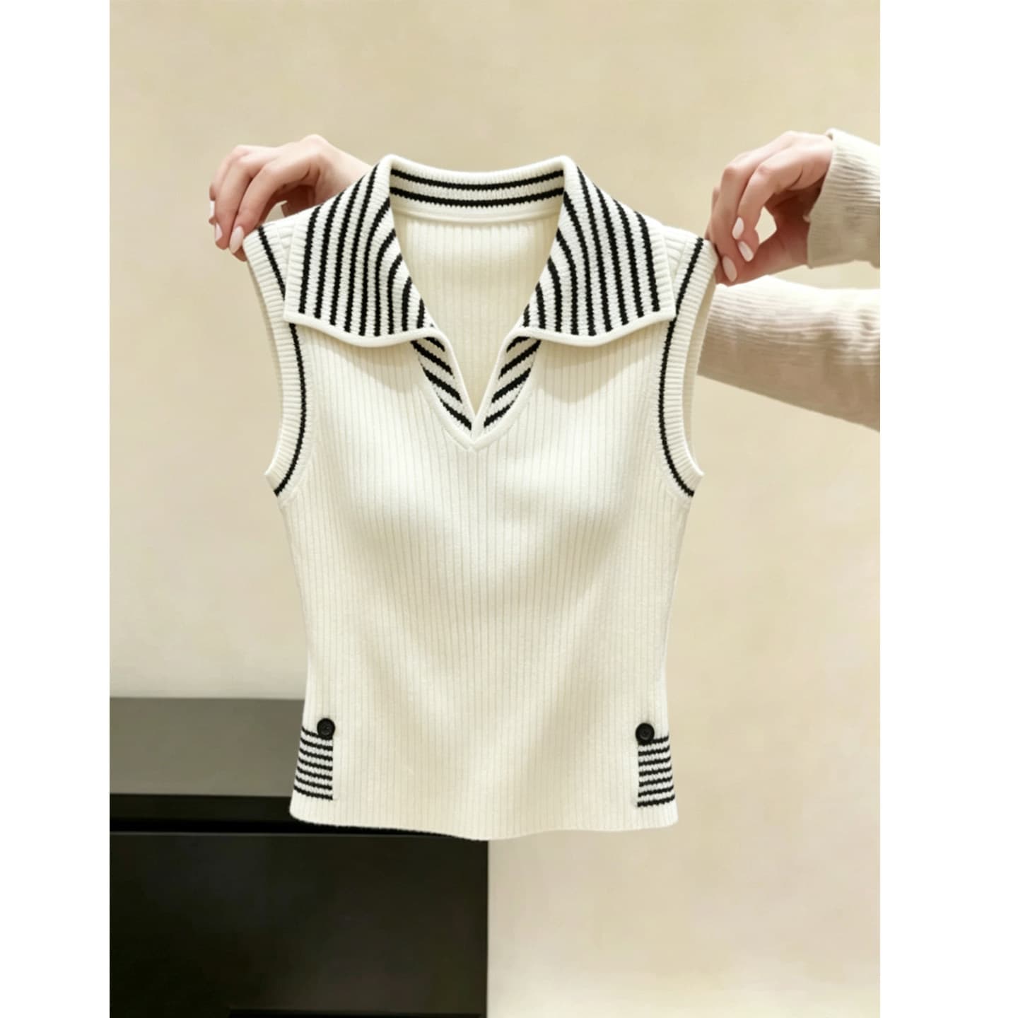 패션 디자인 센스 베이지 색 스트라이프 POLO 칼라 민소매 니트 조끼 여성 여름 새로운 오래된 돈 바람 풀오버 셔츠 이미지 4