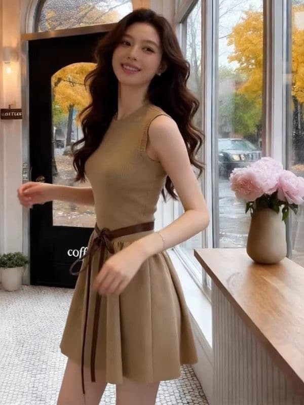 프랑스식 천 금빛 바람 라운드 넥 민소매 니트 여성 드레스 봄 새로운 허리 수축 슬림해 보이는 한 마디 플리츠 짧은 치마 상세 이미지 3