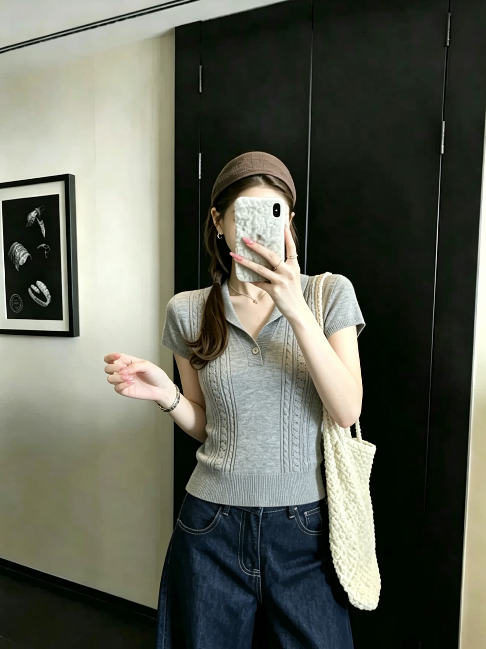한 부서 여성 의류 2026 봄 여름 새로운 한국 스타일 미니멀리즘 몸매 가꾸기 슬림해 보이는 구덩이 기사 반 개방 버클 니트 반팔 티셔츠 상세 이미지 7