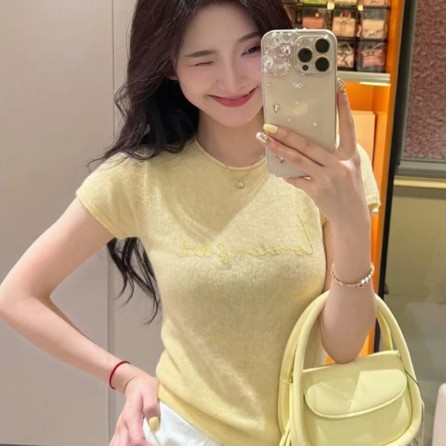 한 부서 황색 알파벳 긍정적 인 어깨 반팔 티셔츠 여성 여름 새로운 2026 슈퍼 화재 연령 감소 자이언트 잘 생긴 아름다운 맨위 이미지 5