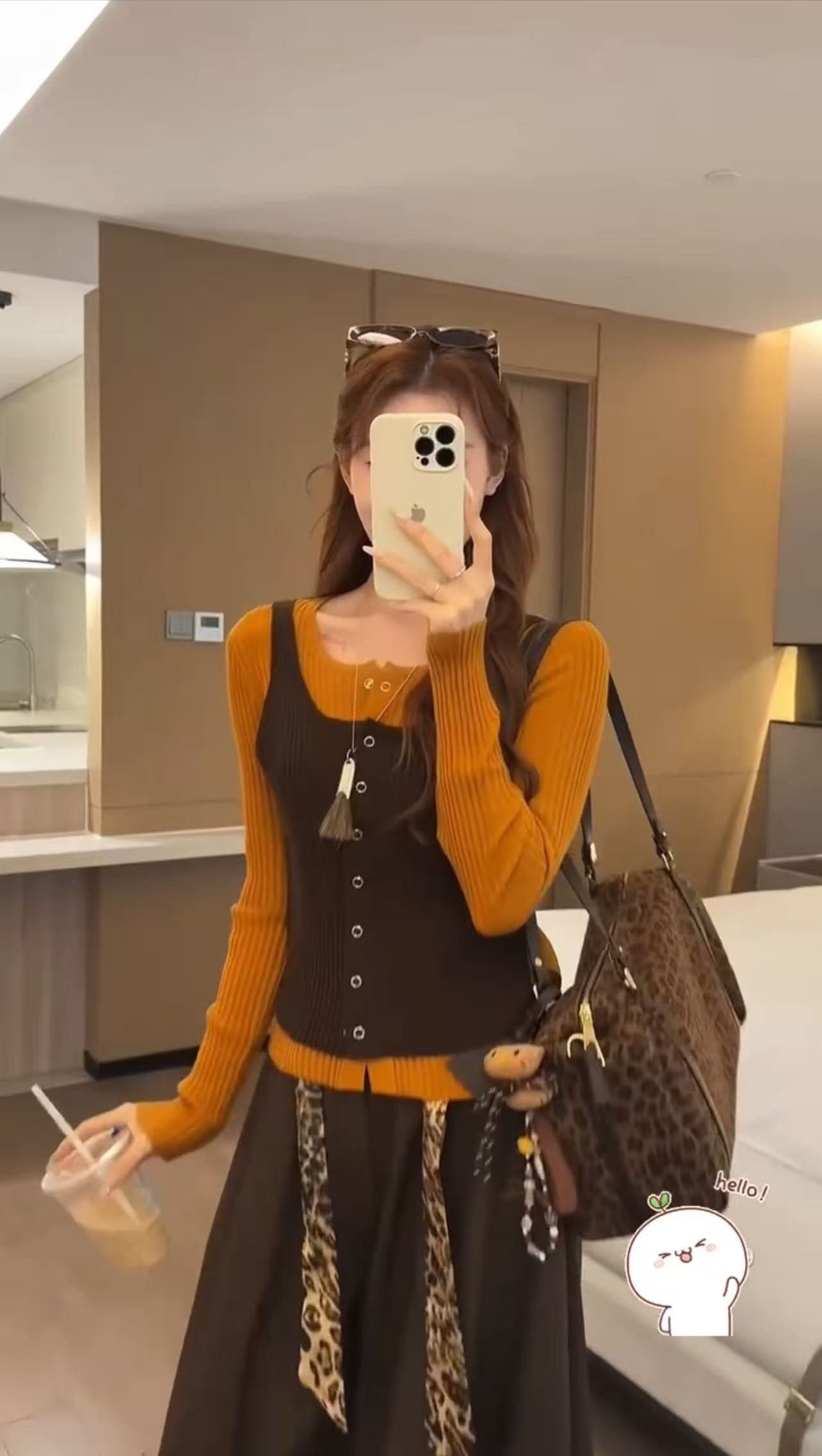 호박 주황색 라운드 넥 배색 페이크 레이어드 긴팔 니트 스웨터 여성 봄 가을 패션 스택 착용 몸매 가꾸기 슬림해 보이는 만나는 맨위 상세 이미지 6