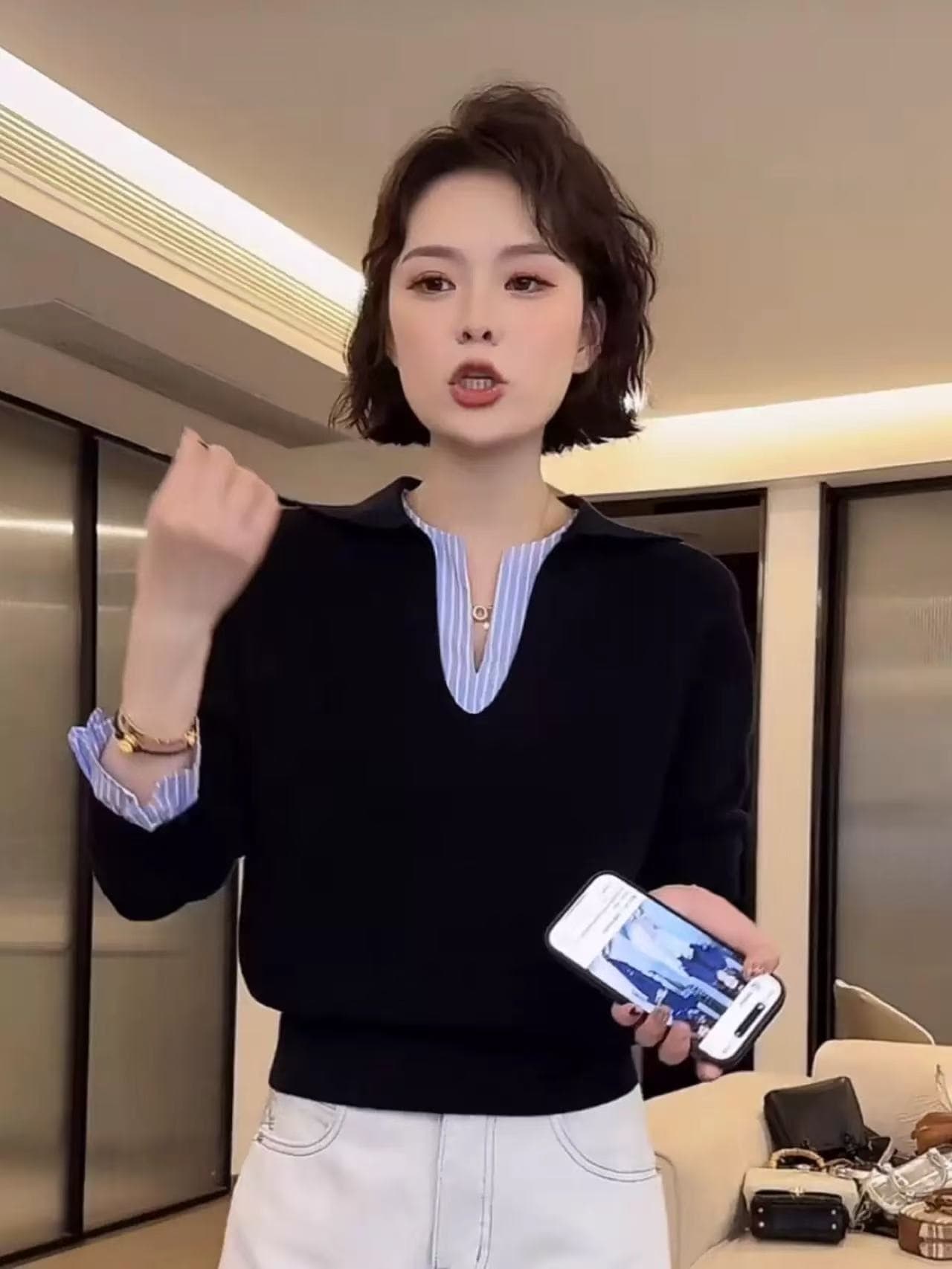페이크 레이어드 배색 패치워크 스트라이프 니트 스웨터 여성 빅 사이즈 이른 가을 새로운 디자인 센스 루즈핏 V넥 긴팔 맨위 상세 이미지 6